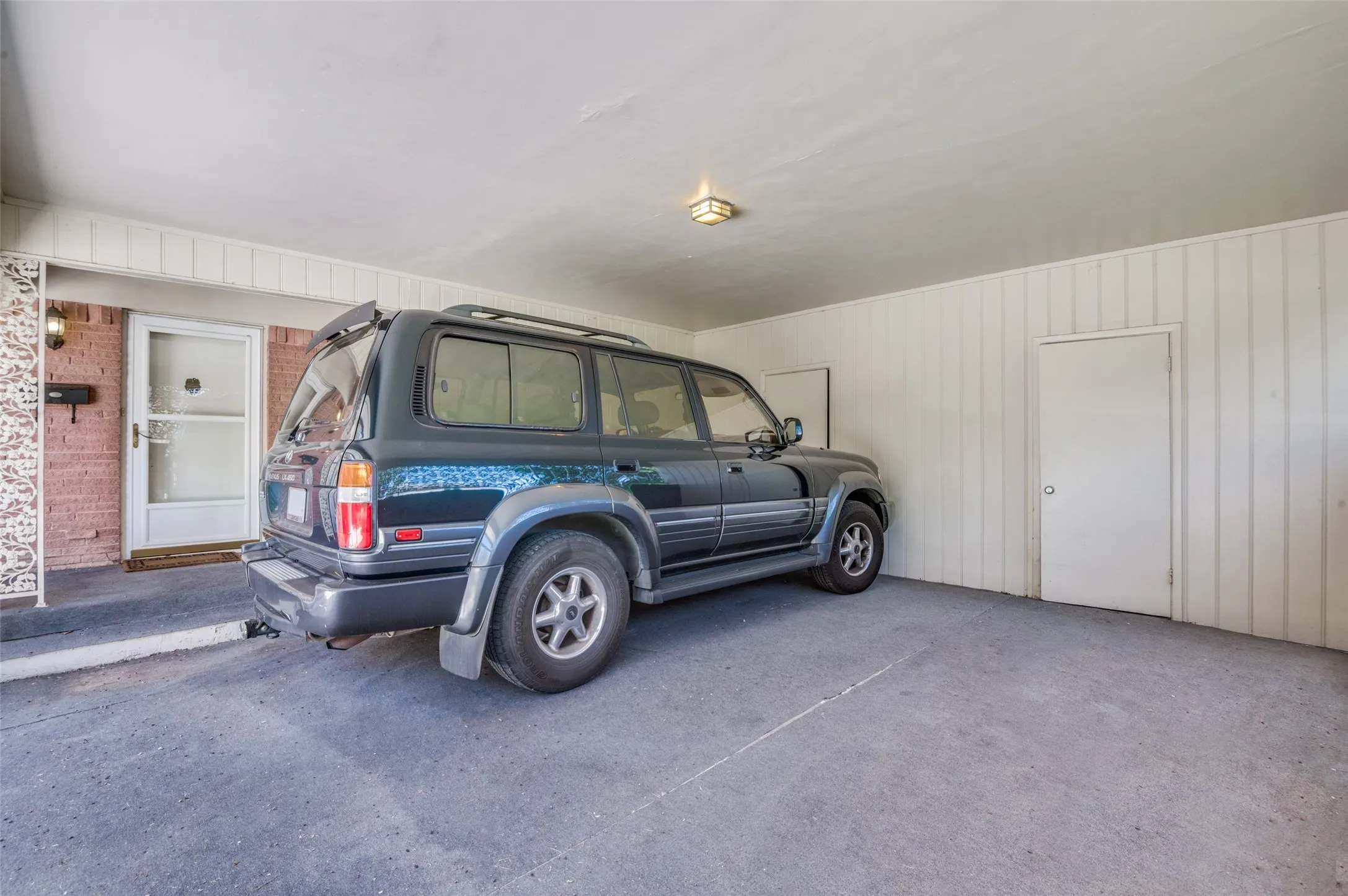 Single Family Residence For Rent in Dallas County , 10722 Lathrop Drive, Dallas, Texas 75229, 3 Bedroom, 2 Bathroom, Garage spaces, 1,572 Sqft, built in 1957, mls#21401323, Real Estate Agent in Dallas, Homes For Rent in Dallas county, Homes For Rent in Dallas, Realtor in Dallas Texas, Real Estate Brokerage Independent Realty Texas, Luminita Cordes Realtor