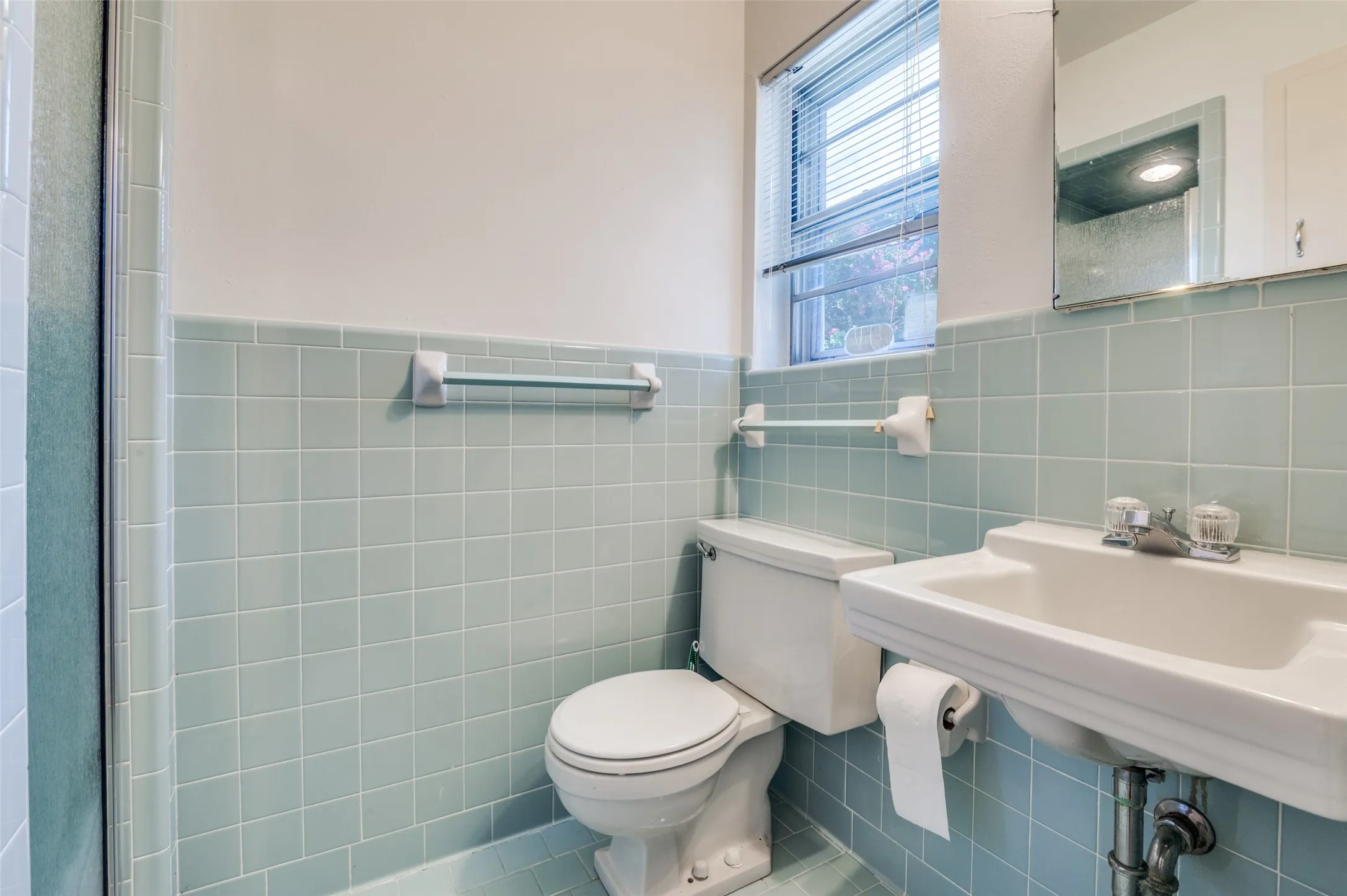 Single Family Residence For Rent in Dallas County , 10722 Lathrop Drive, Dallas, Texas 75229, 3 Bedroom, 2 Bathroom, Garage spaces, 1,572 Sqft, built in 1957, mls#21401323, Real Estate Agent in Dallas, Homes For Rent in Dallas county, Homes For Rent in Dallas, Realtor in Dallas Texas, Real Estate Brokerage Independent Realty Texas, Luminita Cordes Realtor