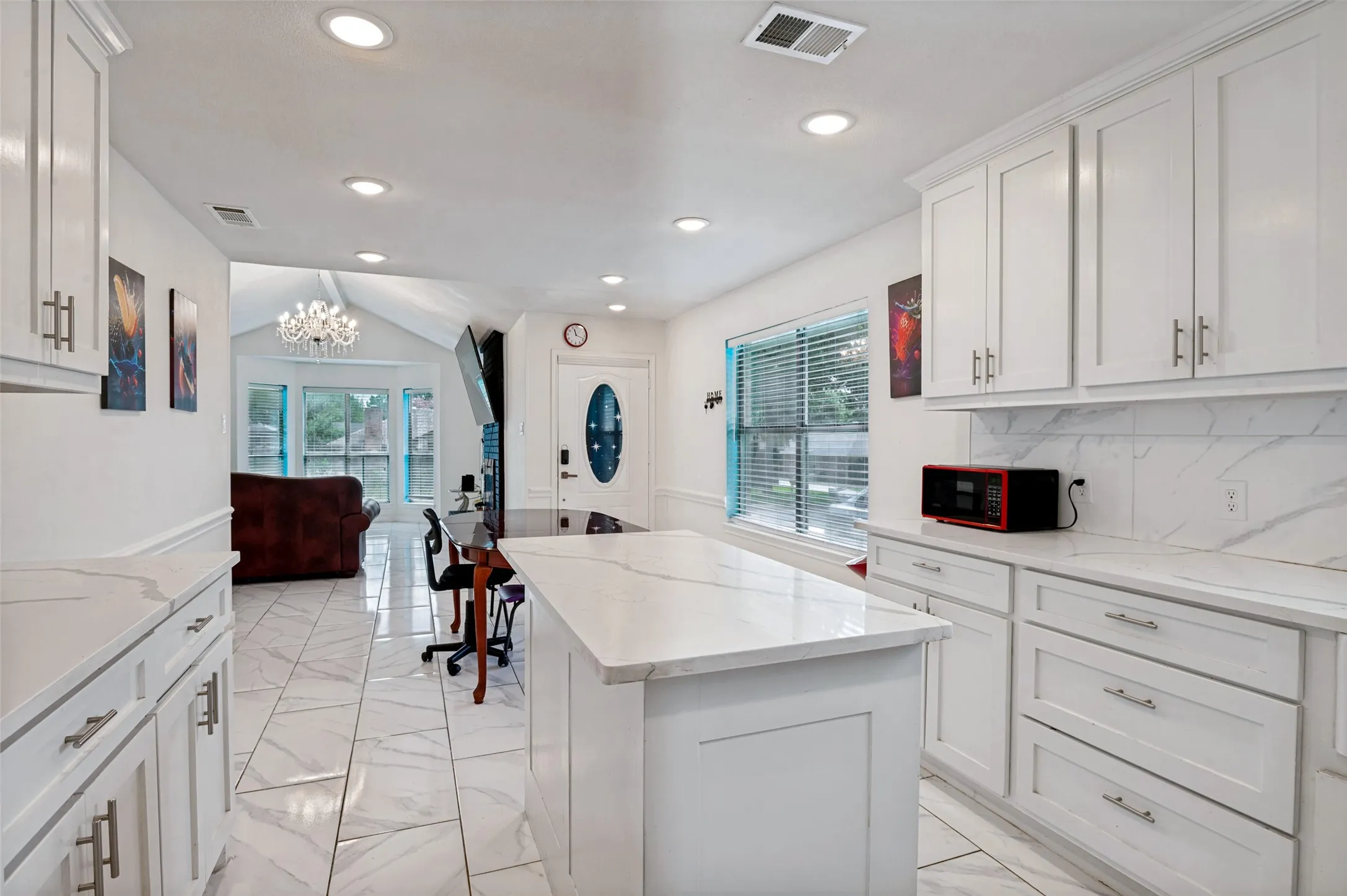 Single Family Residence For Rent in Tarrant County , 4108 Sunday Hill Drive, Arlington, Texas 76016, 3 Bedroom, 2 Bathroom, 2 Garage spaces, 1,284 Sqft, built in 1983, mls#21402205, Real Estate Agent in Arlington, Homes For Rent in Tarrant county, Homes For Rent in Arlington, Realtor in Arlington Texas, Real Estate Brokerage Independent Realty Texas, Luminita Cordes Realtor