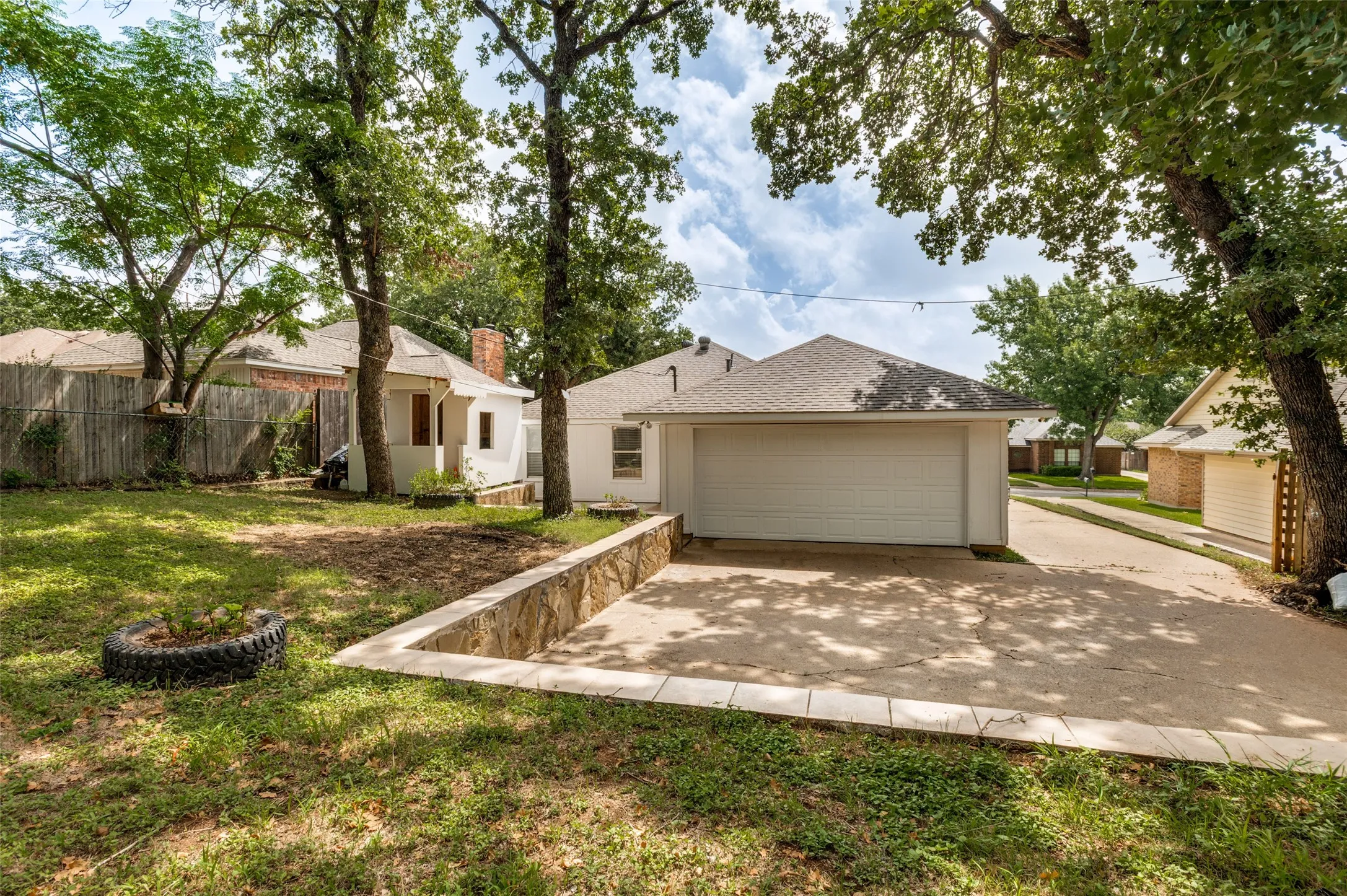 Single Family Residence For Rent in Tarrant County , 4108 Sunday Hill Drive, Arlington, Texas 76016, 3 Bedroom, 2 Bathroom, 2 Garage spaces, 1,284 Sqft, built in 1983, mls#21402205, Real Estate Agent in Arlington, Homes For Rent in Tarrant county, Homes For Rent in Arlington, Realtor in Arlington Texas, Real Estate Brokerage Independent Realty Texas, Luminita Cordes Realtor