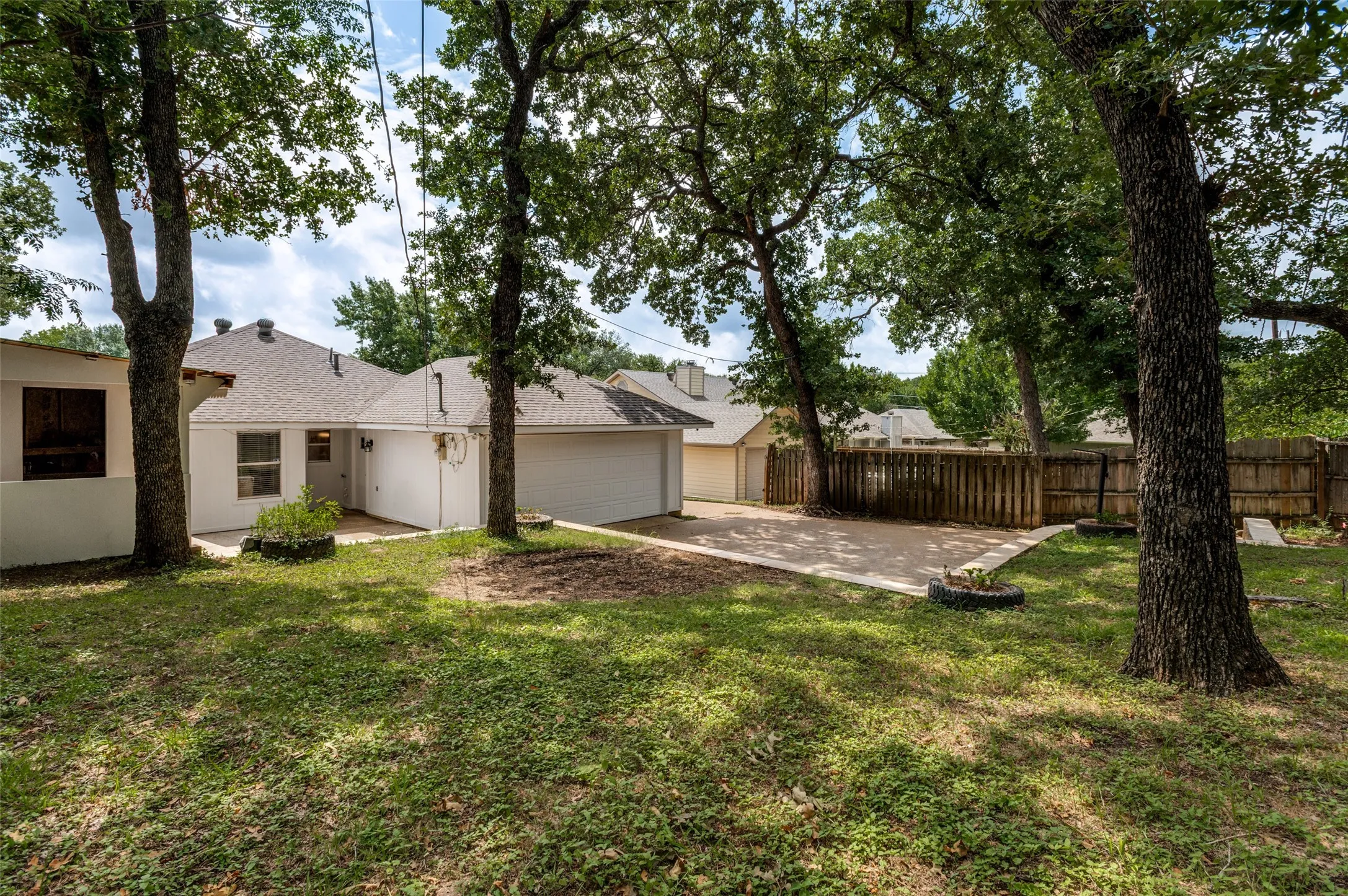 Single Family Residence For Rent in Tarrant County , 4108 Sunday Hill Drive, Arlington, Texas 76016, 3 Bedroom, 2 Bathroom, 2 Garage spaces, 1,284 Sqft, built in 1983, mls#21402205, Real Estate Agent in Arlington, Homes For Rent in Tarrant county, Homes For Rent in Arlington, Realtor in Arlington Texas, Real Estate Brokerage Independent Realty Texas, Luminita Cordes Realtor