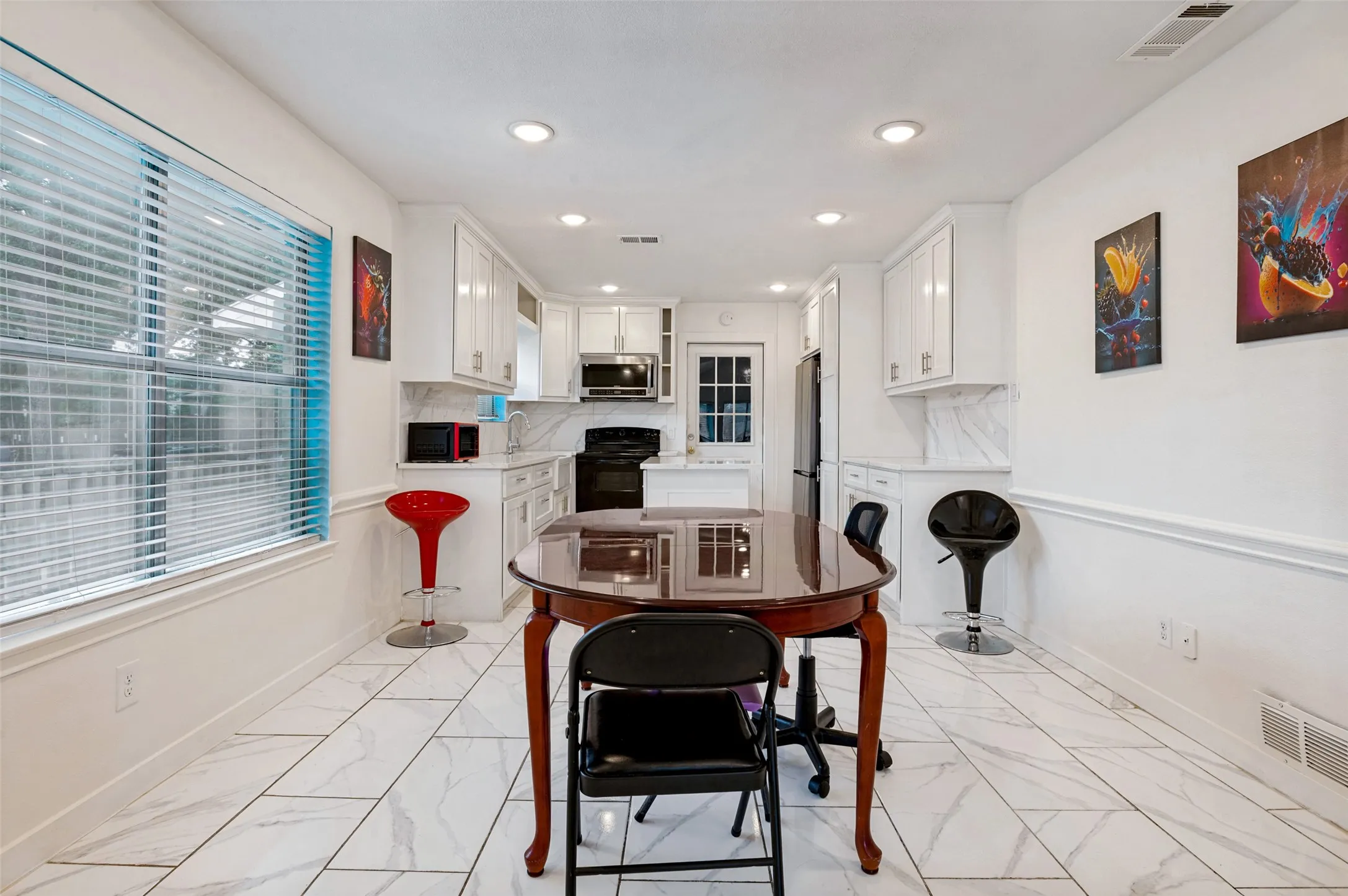 Single Family Residence For Rent in Tarrant County , 4108 Sunday Hill Drive, Arlington, Texas 76016, 3 Bedroom, 2 Bathroom, 2 Garage spaces, 1,284 Sqft, built in 1983, mls#21402205, Real Estate Agent in Arlington, Homes For Rent in Tarrant county, Homes For Rent in Arlington, Realtor in Arlington Texas, Real Estate Brokerage Independent Realty Texas, Luminita Cordes Realtor