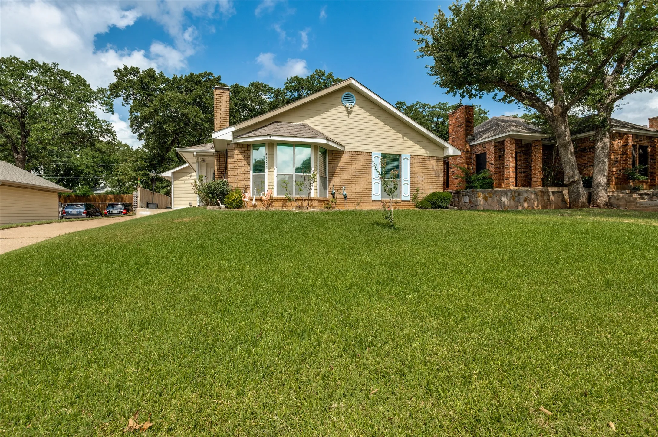 Single Family Residence For Rent in Tarrant County , 4108 Sunday Hill Drive, Arlington, Texas 76016, 3 Bedroom, 2 Bathroom, 2 Garage spaces, 1,284 Sqft, built in 1983, mls#21402205, Real Estate Agent in Arlington, Homes For Rent in Tarrant county, Homes For Rent in Arlington, Realtor in Arlington Texas, Real Estate Brokerage Independent Realty Texas, Luminita Cordes Realtor