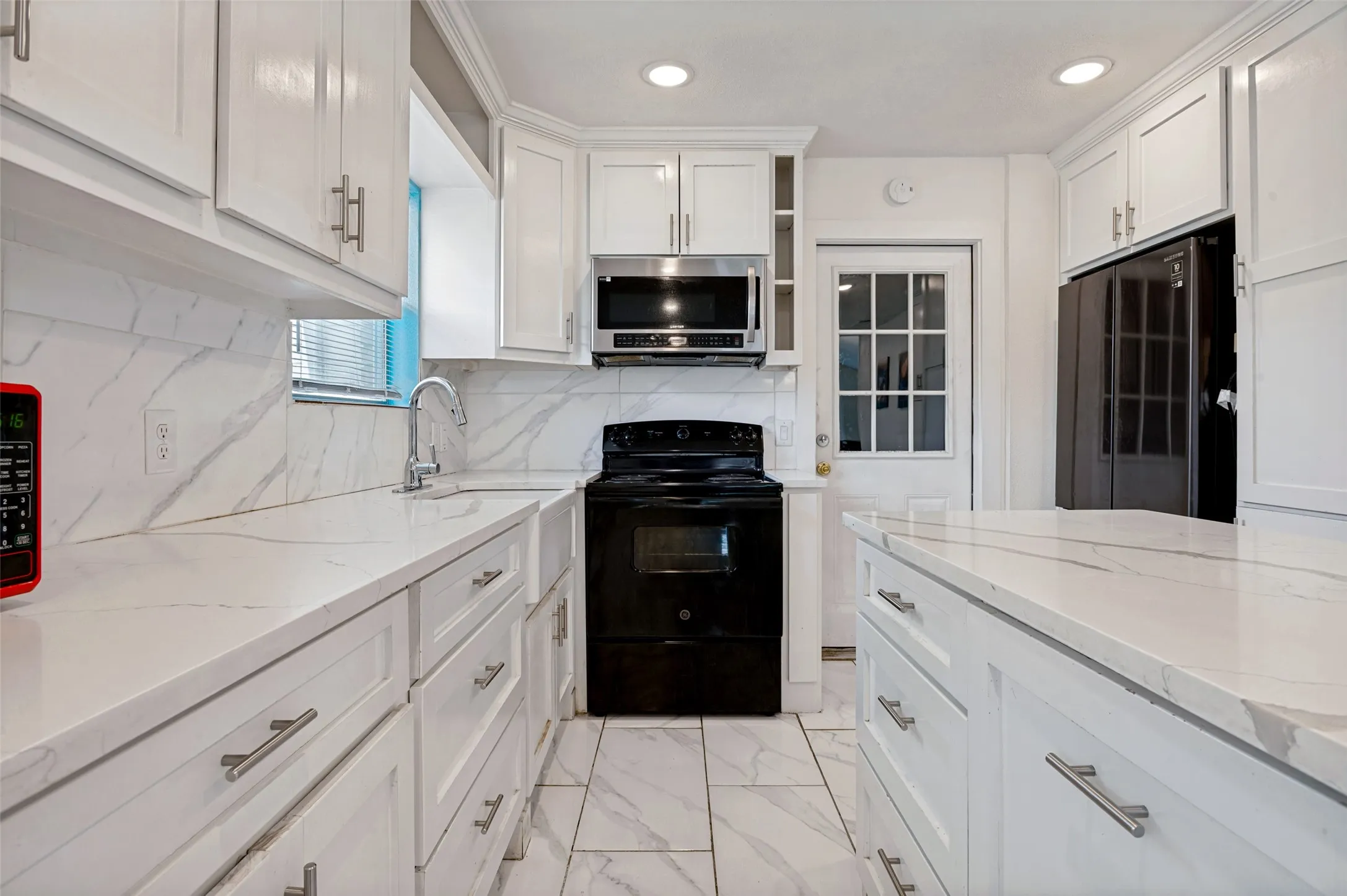 Single Family Residence For Rent in Tarrant County , 4108 Sunday Hill Drive, Arlington, Texas 76016, 3 Bedroom, 2 Bathroom, 2 Garage spaces, 1,284 Sqft, built in 1983, mls#21402205, Real Estate Agent in Arlington, Homes For Rent in Tarrant county, Homes For Rent in Arlington, Realtor in Arlington Texas, Real Estate Brokerage Independent Realty Texas, Luminita Cordes Realtor