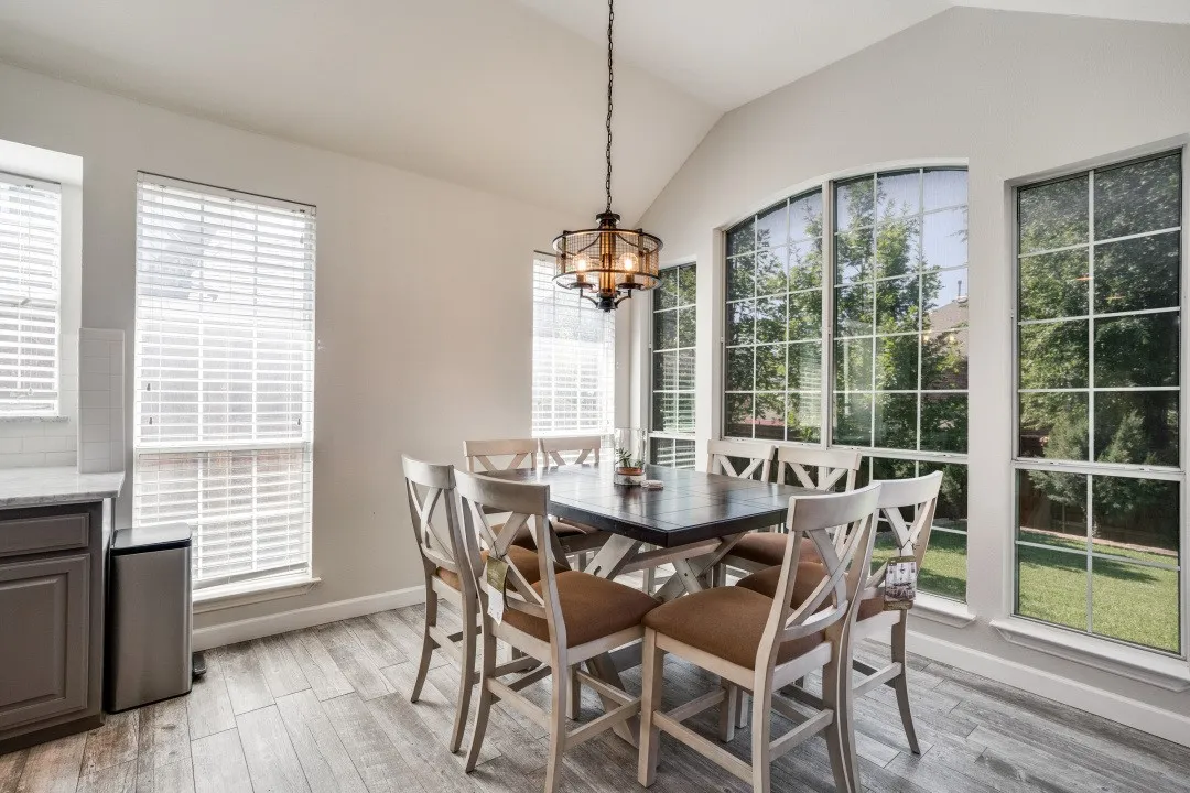 Single Family Residence For Sale in Dallas County , 611 Creekwood Lane, Grand Prairie, Texas 75052, 5 Bedroom, 4 Bathroom, 2 Garage spaces, 4,409 Sqft, built in 2004, mls#21402206, Real Estate Agent in Grand Prairie, Homes For Sale in Dallas county, Homes For Sale in Grand Prairie, Realtor in Grand Prairie Texas, Real Estate Brokerage Independent Realty Texas, Luminita Cordes Realtor