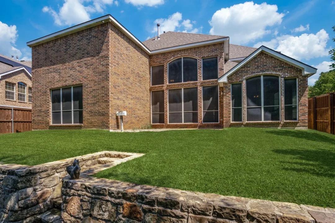 Single Family Residence For Sale in Dallas County , 611 Creekwood Lane, Grand Prairie, Texas 75052, 5 Bedroom, 4 Bathroom, 2 Garage spaces, 4,409 Sqft, built in 2004, mls#21402206, Real Estate Agent in Grand Prairie, Homes For Sale in Dallas county, Homes For Sale in Grand Prairie, Realtor in Grand Prairie Texas, Real Estate Brokerage Independent Realty Texas, Luminita Cordes Realtor