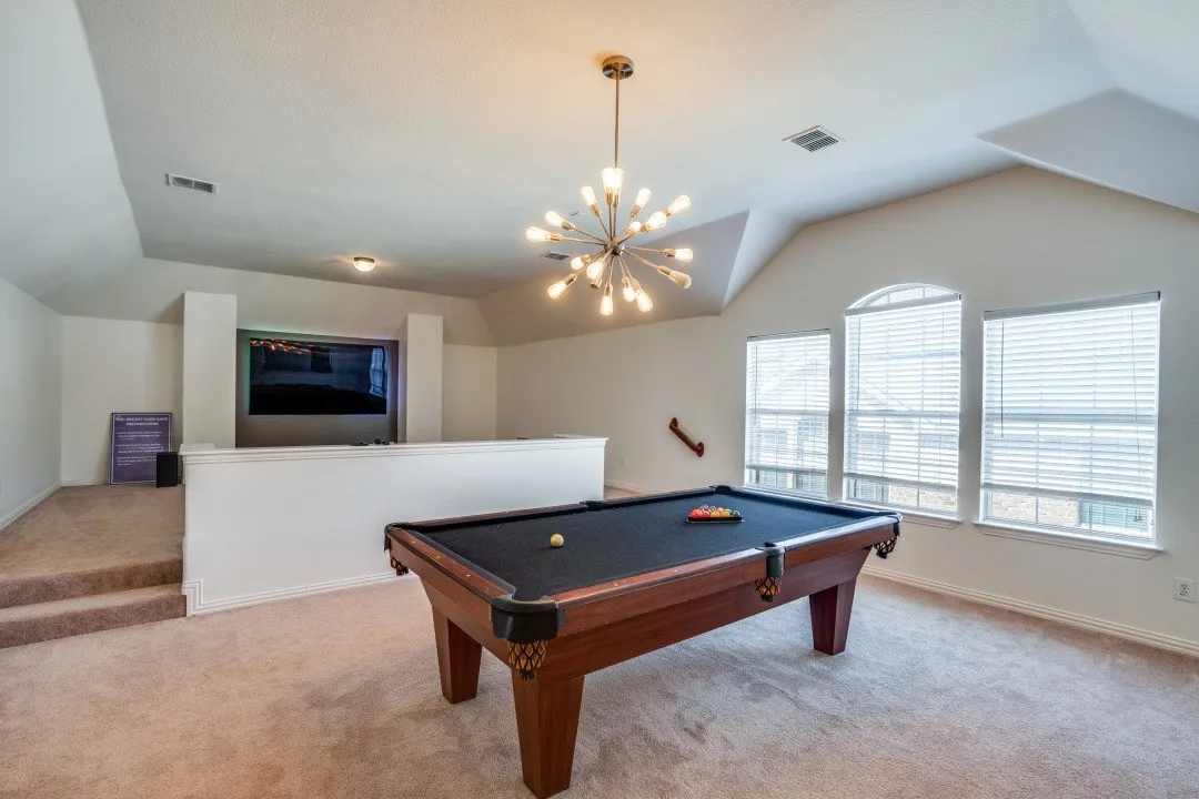 Single Family Residence For Sale in Dallas County , 611 Creekwood Lane, Grand Prairie, Texas 75052, 5 Bedroom, 4 Bathroom, 2 Garage spaces, 4,409 Sqft, built in 2004, mls#21402206, Real Estate Agent in Grand Prairie, Homes For Sale in Dallas county, Homes For Sale in Grand Prairie, Realtor in Grand Prairie Texas, Real Estate Brokerage Independent Realty Texas, Luminita Cordes Realtor