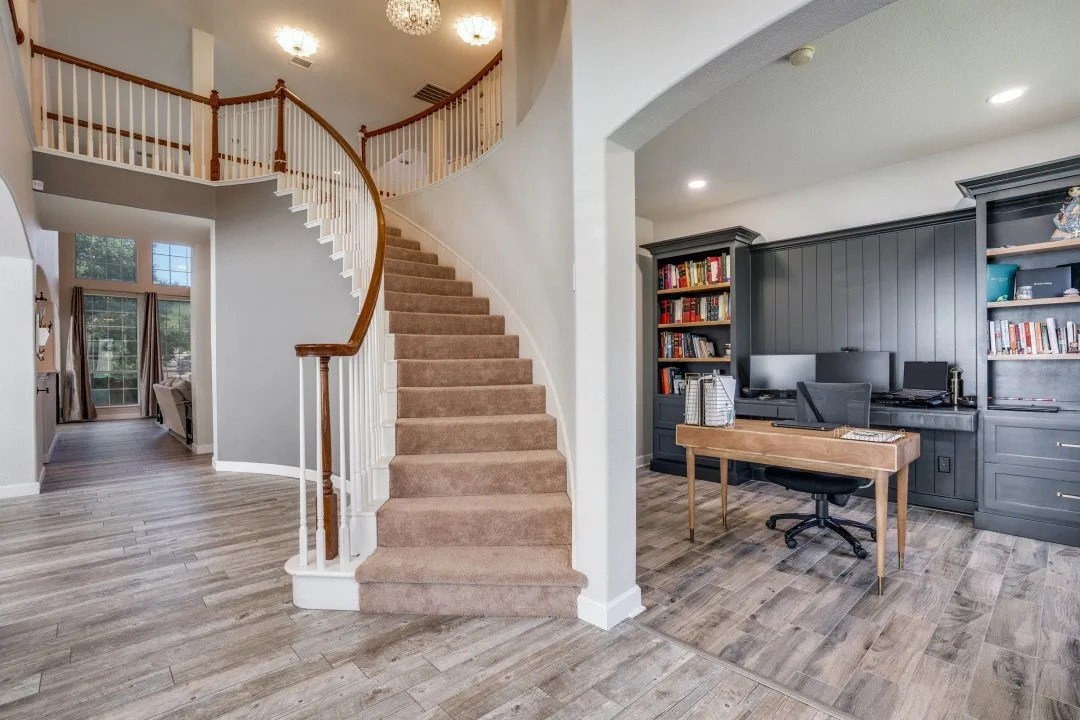 Single Family Residence For Sale in Dallas County , 611 Creekwood Lane, Grand Prairie, Texas 75052, 5 Bedroom, 4 Bathroom, 2 Garage spaces, 4,409 Sqft, built in 2004, mls#21402206, Real Estate Agent in Grand Prairie, Homes For Sale in Dallas county, Homes For Sale in Grand Prairie, Realtor in Grand Prairie Texas, Real Estate Brokerage Independent Realty Texas, Luminita Cordes Realtor