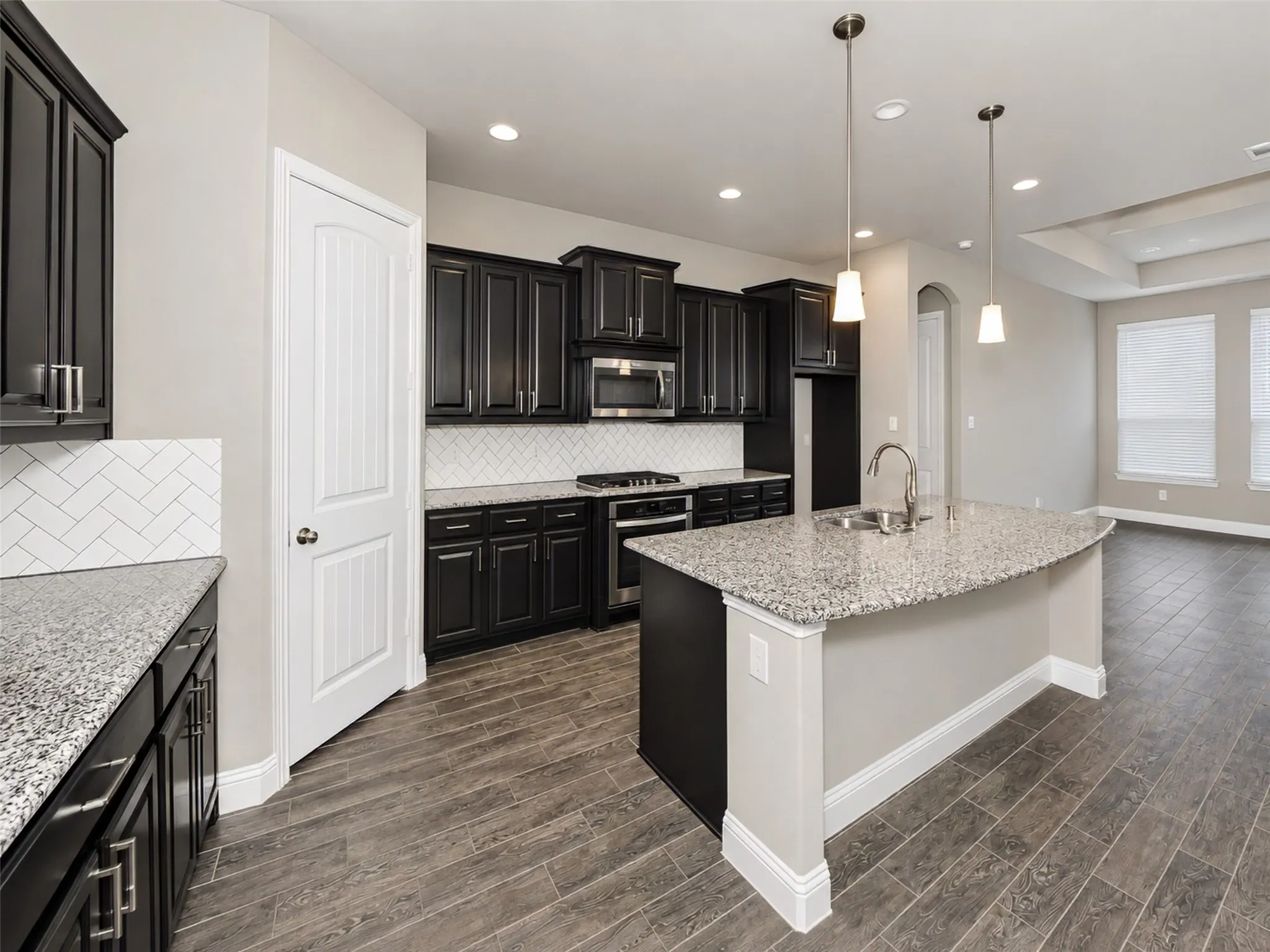 Single Family Residence For Rent in Tarrant County , 403 Morning Glory Lane, Mansfield, Texas 76063, 3 Bedroom, 2 Bathroom, 2 Garage spaces, 2,005 Sqft, built in 2017, mls#21376401, Real Estate Agent in Mansfield, Homes For Rent in Tarrant county, Homes For Rent in Mansfield, Realtor in Mansfield Texas, Real Estate Brokerage Independent Realty Texas, Luminita Cordes Realtor