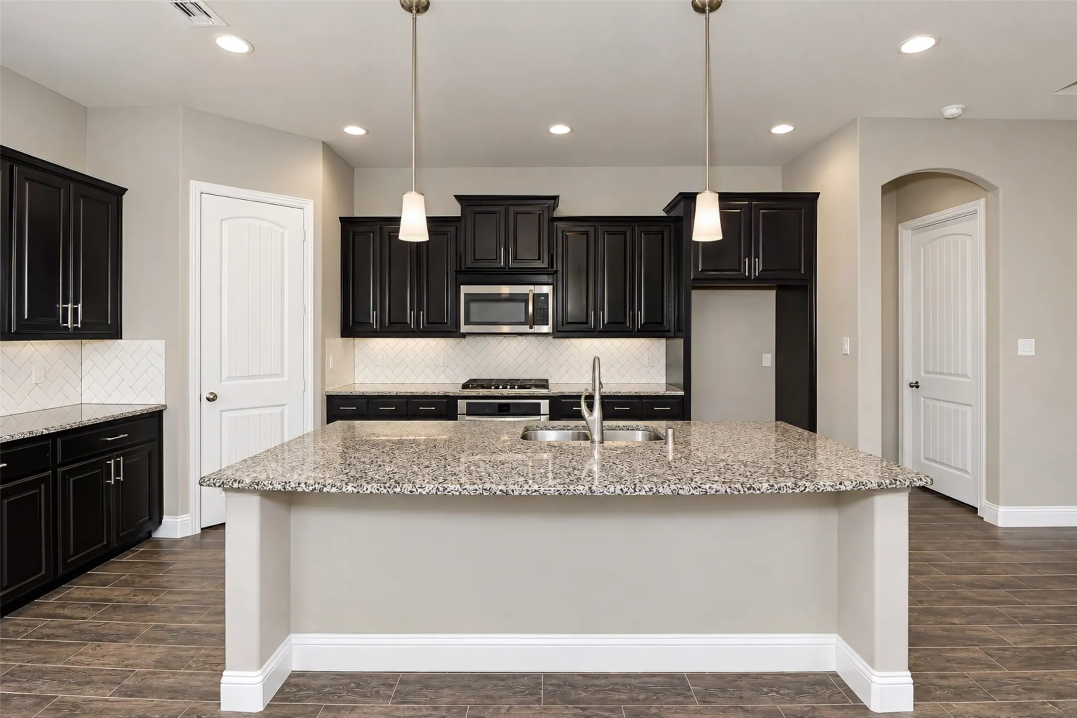Single Family Residence For Rent in Tarrant County , 403 Morning Glory Lane, Mansfield, Texas 76063, 3 Bedroom, 2 Bathroom, 2 Garage spaces, 2,005 Sqft, built in 2017, mls#21376401, Real Estate Agent in Mansfield, Homes For Rent in Tarrant county, Homes For Rent in Mansfield, Realtor in Mansfield Texas, Real Estate Brokerage Independent Realty Texas, Luminita Cordes Realtor