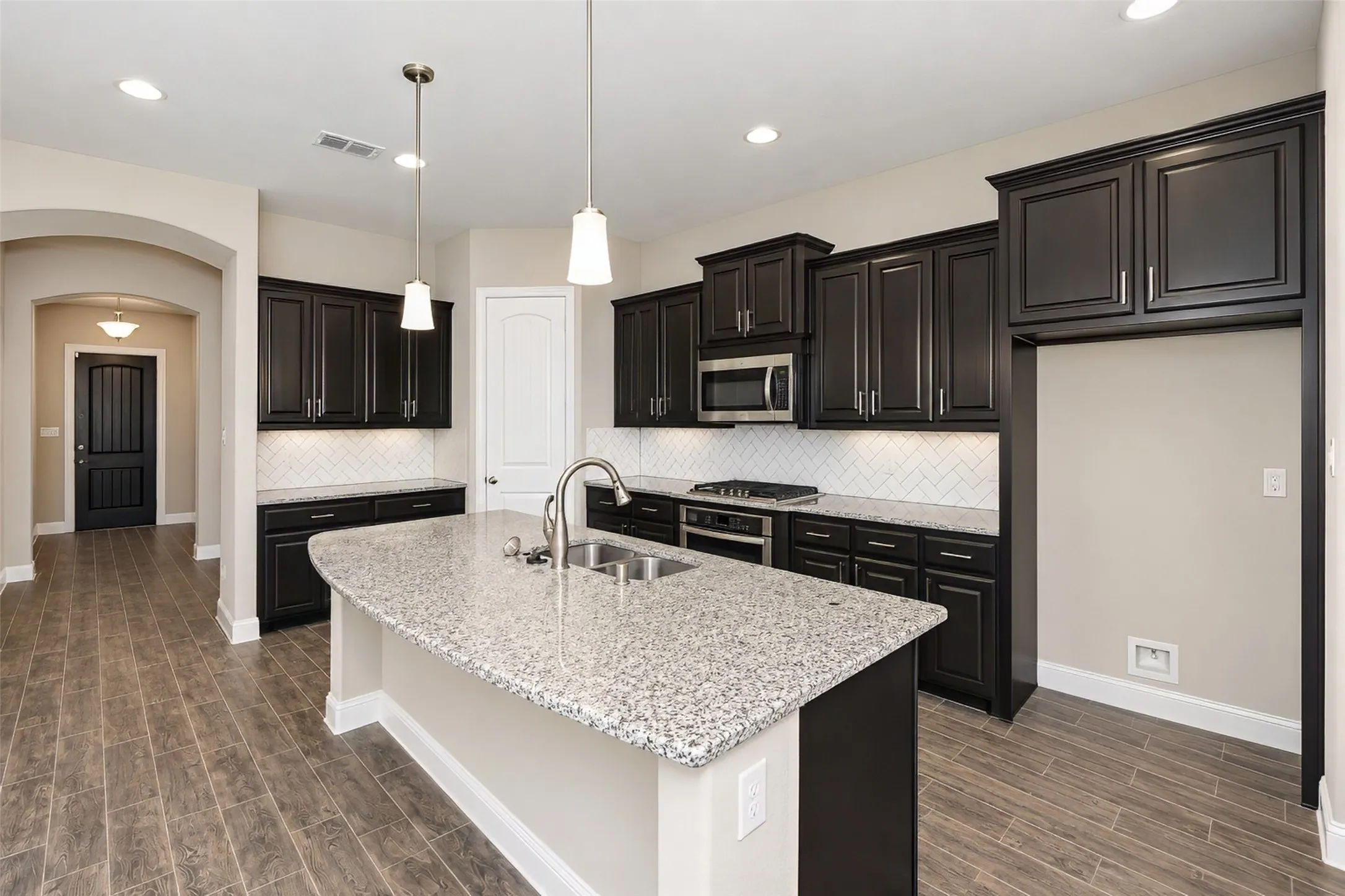 Single Family Residence For Rent in Tarrant County , 403 Morning Glory Lane, Mansfield, Texas 76063, 3 Bedroom, 2 Bathroom, 2 Garage spaces, 2,005 Sqft, built in 2017, mls#21376401, Real Estate Agent in Mansfield, Homes For Rent in Tarrant county, Homes For Rent in Mansfield, Realtor in Mansfield Texas, Real Estate Brokerage Independent Realty Texas, Luminita Cordes Realtor