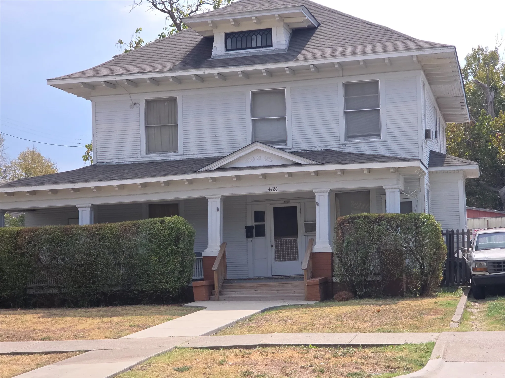 Single Family Residence For Sale in Dallas County , 4726 Reiger Avenue, Dallas, Texas 75246, 13 Bedroom, 3 Bathroom, Garage spaces, 3,578 Sqft, built in 1910, mls#21401121, Real Estate Agent in Dallas, Homes For Sale in Dallas county, Homes For Sale in Dallas, Realtor in Dallas Texas, Real Estate Brokerage Independent Realty Texas, Luminita Cordes Realtor