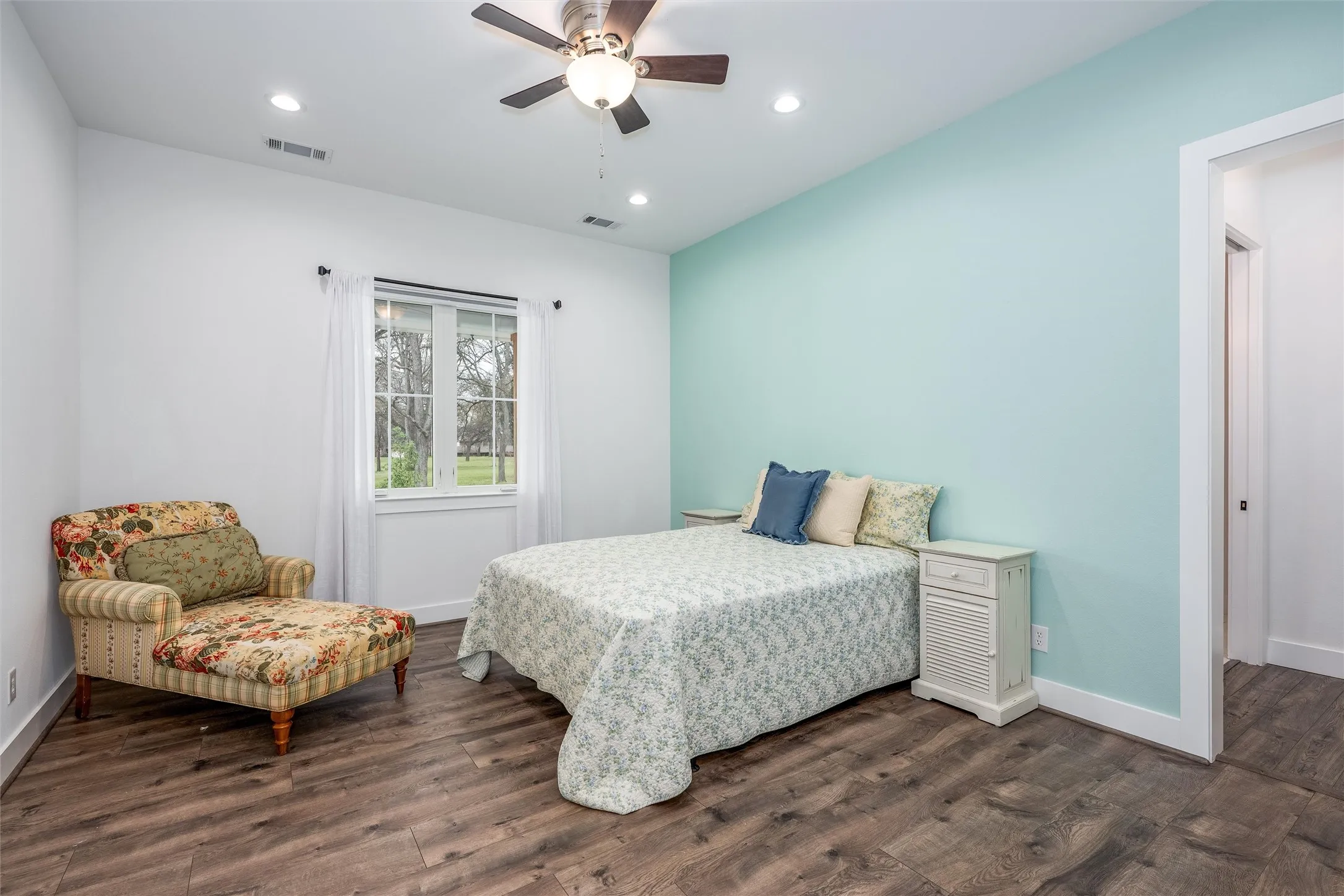 Single Family Residence For Sale in Henderson County , 653 Enchanted Isles Drive, Mabank, Texas 75156, 4 Bedroom, 4 Bathroom, 2 Garage spaces, 2,857 Sqft, built in 2021, mls#21402200, Real Estate Agent in Mabank, Homes For Sale in Henderson county, Homes For Sale in Mabank, Realtor in Mabank Texas, Real Estate Brokerage Independent Realty Texas, Luminita Cordes Realtor