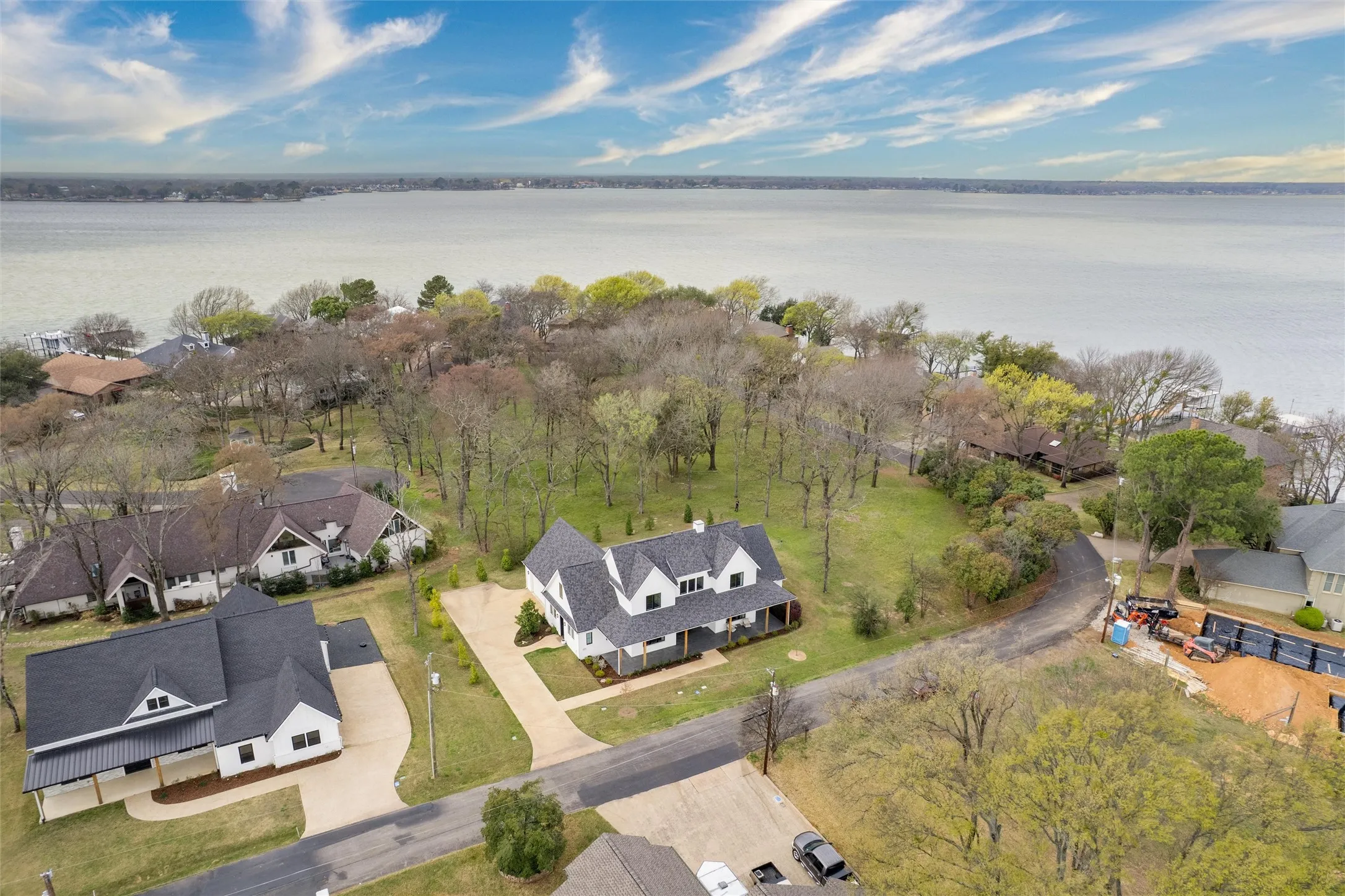 Single Family Residence For Sale in Henderson County , 653 Enchanted Isles Drive, Mabank, Texas 75156, 4 Bedroom, 4 Bathroom, 2 Garage spaces, 2,857 Sqft, built in 2021, mls#21402200, Real Estate Agent in Mabank, Homes For Sale in Henderson county, Homes For Sale in Mabank, Realtor in Mabank Texas, Real Estate Brokerage Independent Realty Texas, Luminita Cordes Realtor