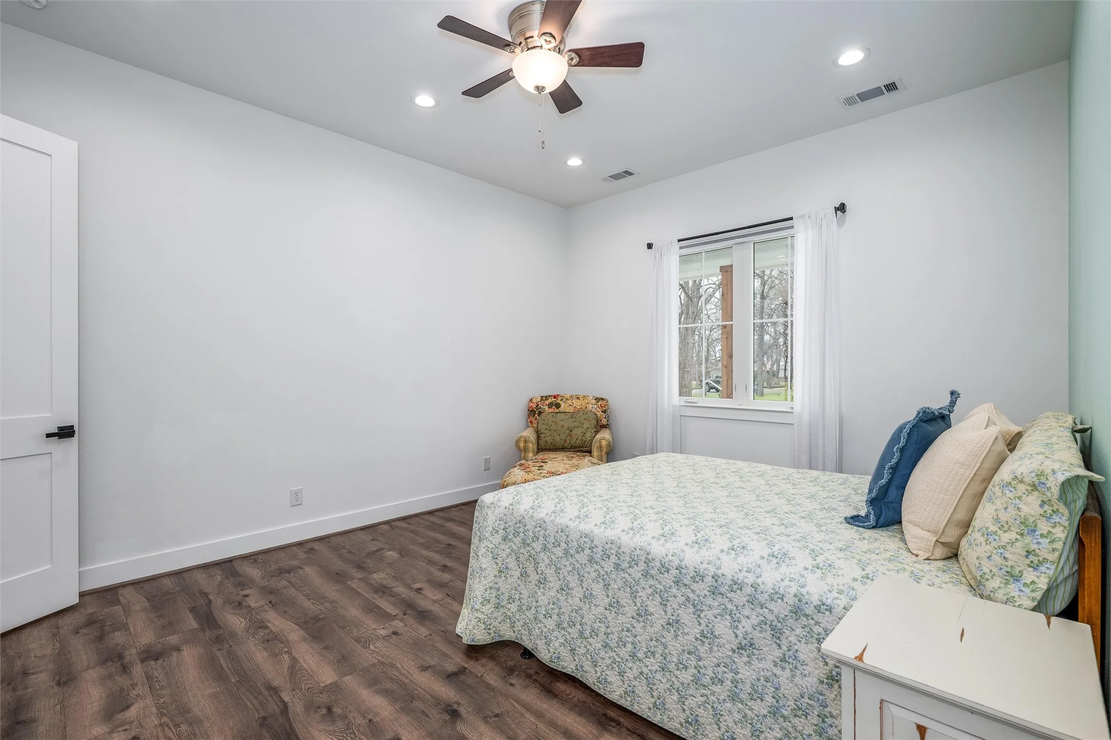 Single Family Residence For Sale in Henderson County , 653 Enchanted Isles Drive, Mabank, Texas 75156, 4 Bedroom, 4 Bathroom, 2 Garage spaces, 2,857 Sqft, built in 2021, mls#21402200, Real Estate Agent in Mabank, Homes For Sale in Henderson county, Homes For Sale in Mabank, Realtor in Mabank Texas, Real Estate Brokerage Independent Realty Texas, Luminita Cordes Realtor