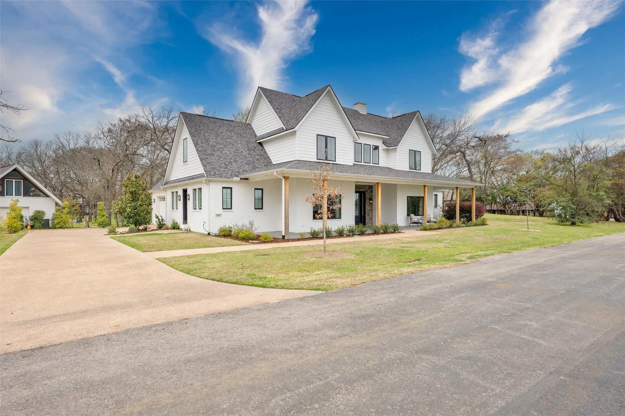 Single Family Residence For Sale in Henderson County , 653 Enchanted Isles Drive, Mabank, Texas 75156, 4 Bedroom, 4 Bathroom, 2 Garage spaces, 2,857 Sqft, built in 2021, mls#21402200, Real Estate Agent in Mabank, Homes For Sale in Henderson county, Homes For Sale in Mabank, Realtor in Mabank Texas, Real Estate Brokerage Independent Realty Texas, Luminita Cordes Realtor