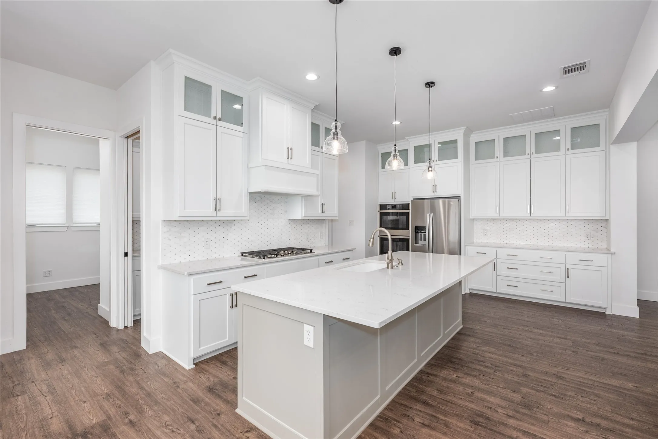 Single Family Residence For Sale in Henderson County , 653 Enchanted Isles Drive, Mabank, Texas 75156, 4 Bedroom, 4 Bathroom, 2 Garage spaces, 2,857 Sqft, built in 2021, mls#21402200, Real Estate Agent in Mabank, Homes For Sale in Henderson county, Homes For Sale in Mabank, Realtor in Mabank Texas, Real Estate Brokerage Independent Realty Texas, Luminita Cordes Realtor