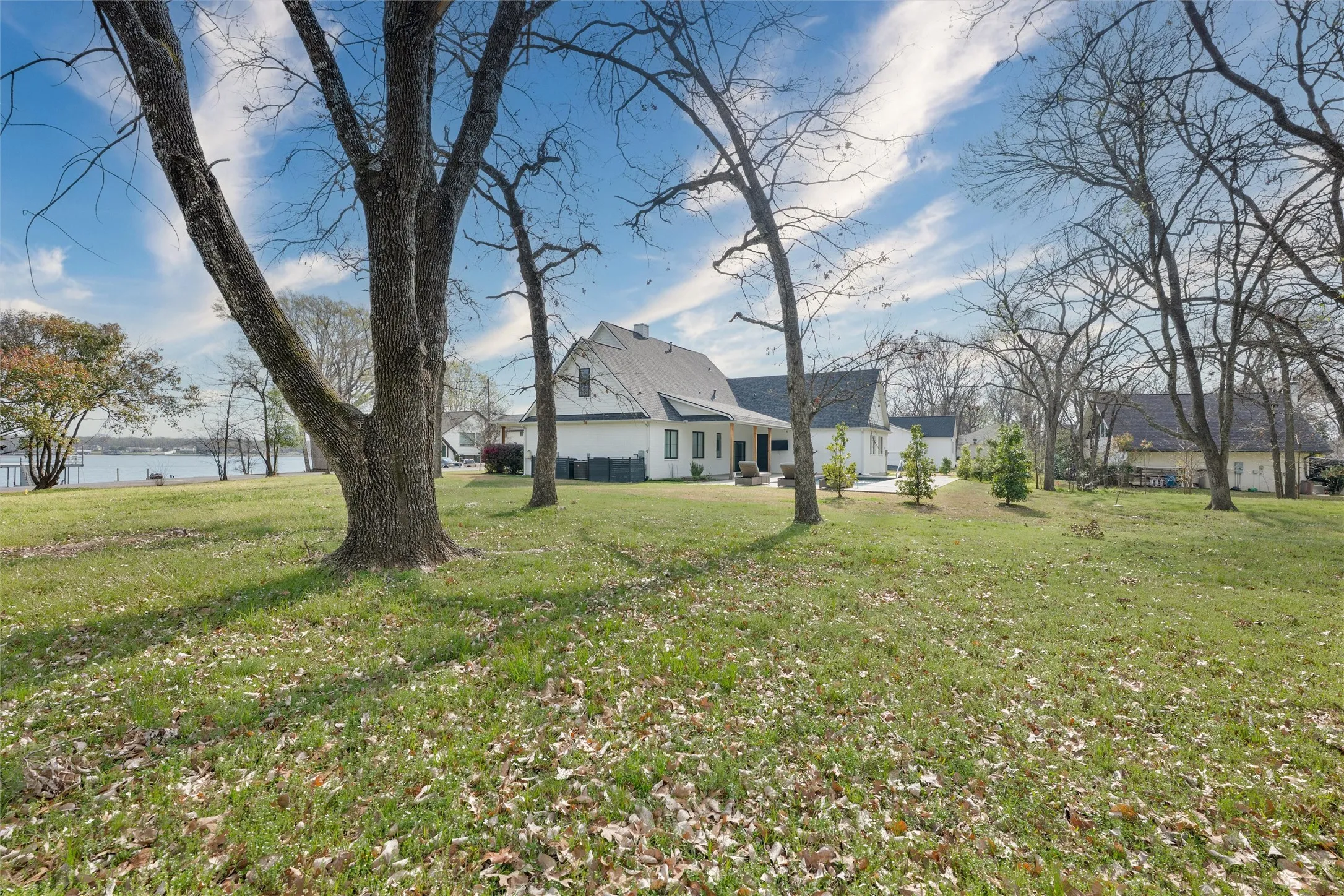 Single Family Residence For Sale in Henderson County , 653 Enchanted Isles Drive, Mabank, Texas 75156, 4 Bedroom, 4 Bathroom, 2 Garage spaces, 2,857 Sqft, built in 2021, mls#21402200, Real Estate Agent in Mabank, Homes For Sale in Henderson county, Homes For Sale in Mabank, Realtor in Mabank Texas, Real Estate Brokerage Independent Realty Texas, Luminita Cordes Realtor