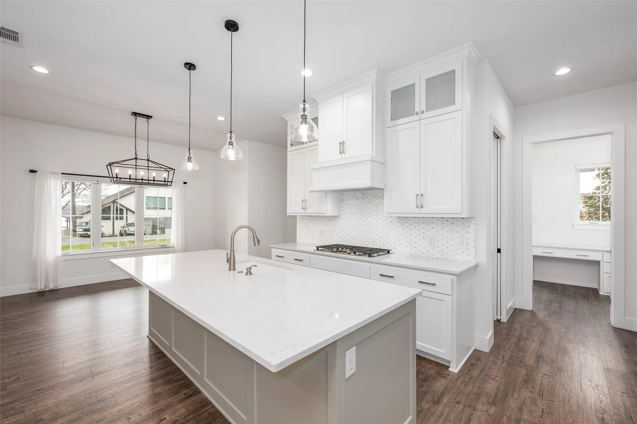 Single Family Residence For Sale in Henderson County , 653 Enchanted Isles Drive, Mabank, Texas 75156, 4 Bedroom, 4 Bathroom, 2 Garage spaces, 2,857 Sqft, built in 2021, mls#21402200, Real Estate Agent in Mabank, Homes For Sale in Henderson county, Homes For Sale in Mabank, Realtor in Mabank Texas, Real Estate Brokerage Independent Realty Texas, Luminita Cordes Realtor