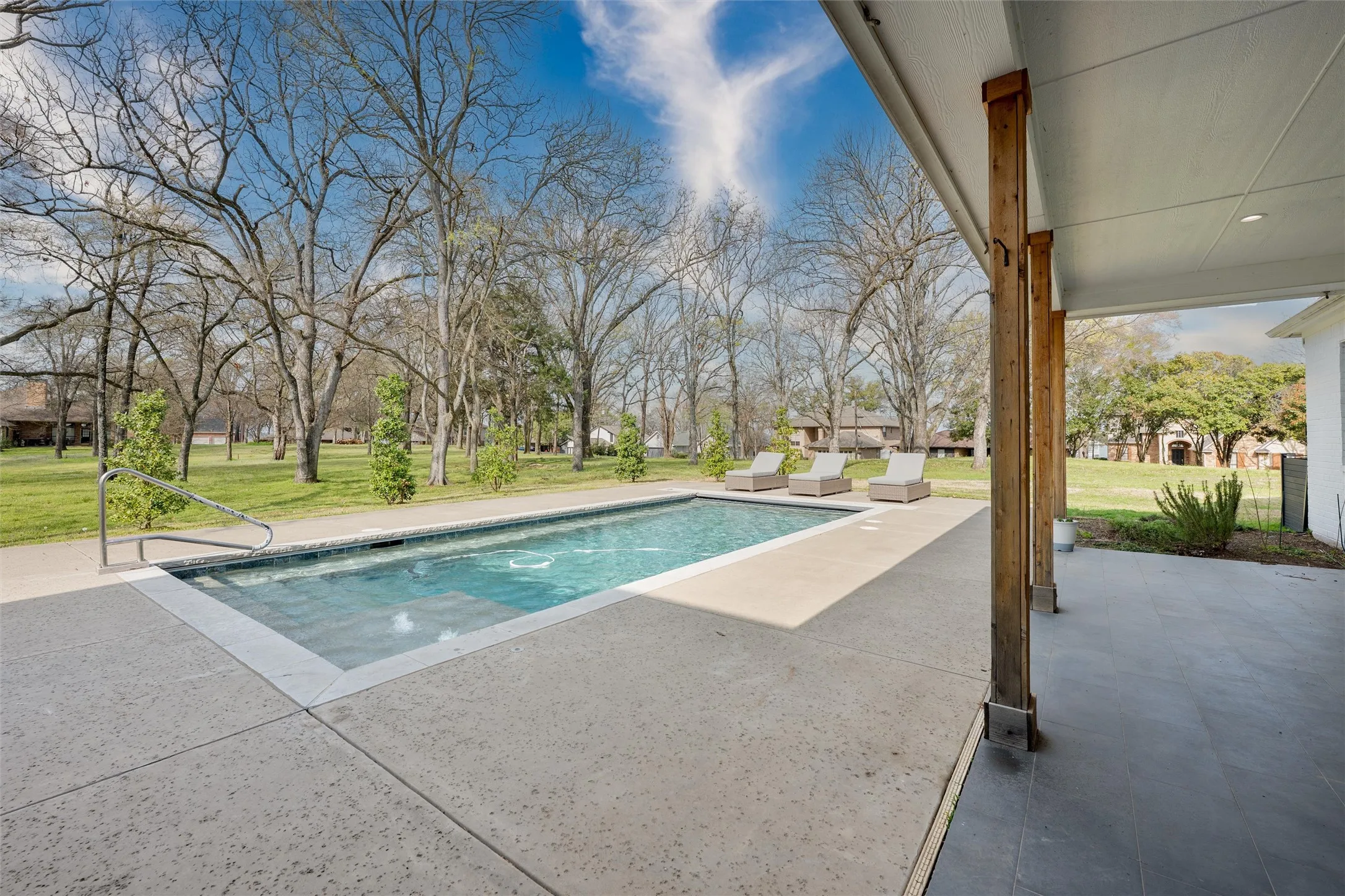 Single Family Residence For Sale in Henderson County , 653 Enchanted Isles Drive, Mabank, Texas 75156, 4 Bedroom, 4 Bathroom, 2 Garage spaces, 2,857 Sqft, built in 2021, mls#21402200, Real Estate Agent in Mabank, Homes For Sale in Henderson county, Homes For Sale in Mabank, Realtor in Mabank Texas, Real Estate Brokerage Independent Realty Texas, Luminita Cordes Realtor