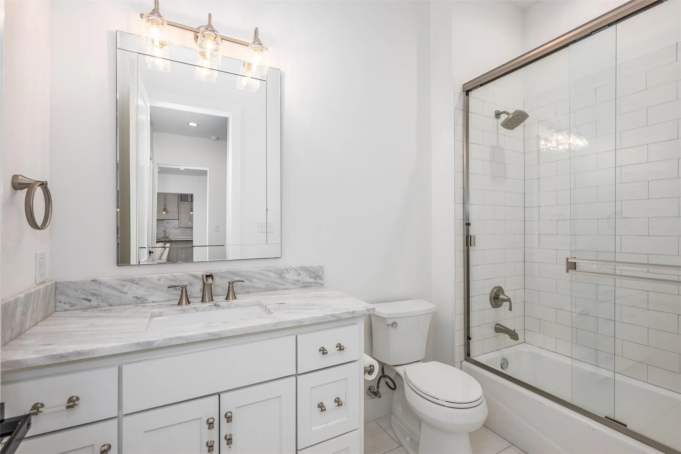 Single Family Residence For Sale in Henderson County , 653 Enchanted Isles Drive, Mabank, Texas 75156, 4 Bedroom, 4 Bathroom, 2 Garage spaces, 2,857 Sqft, built in 2021, mls#21402200, Real Estate Agent in Mabank, Homes For Sale in Henderson county, Homes For Sale in Mabank, Realtor in Mabank Texas, Real Estate Brokerage Independent Realty Texas, Luminita Cordes Realtor