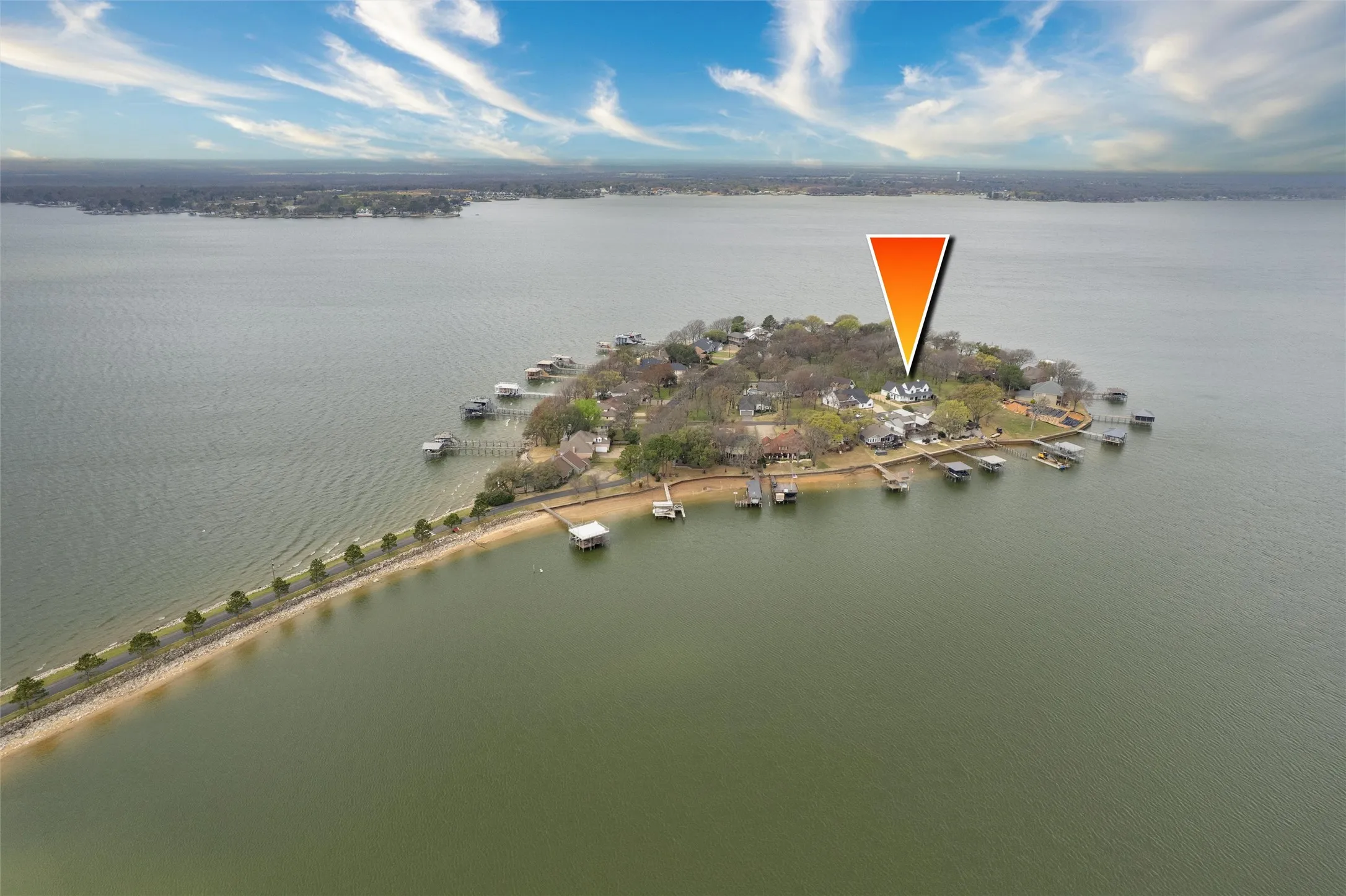 Single Family Residence For Sale in Henderson County , 653 Enchanted Isles Drive, Mabank, Texas 75156, 4 Bedroom, 4 Bathroom, 2 Garage spaces, 2,857 Sqft, built in 2021, mls#21402200, Real Estate Agent in Mabank, Homes For Sale in Henderson county, Homes For Sale in Mabank, Realtor in Mabank Texas, Real Estate Brokerage Independent Realty Texas, Luminita Cordes Realtor