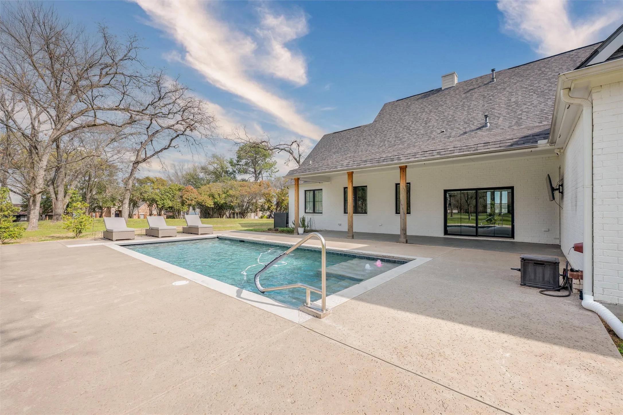 Single Family Residence For Sale in Henderson County , 653 Enchanted Isles Drive, Mabank, Texas 75156, 4 Bedroom, 4 Bathroom, 2 Garage spaces, 2,857 Sqft, built in 2021, mls#21402200, Real Estate Agent in Mabank, Homes For Sale in Henderson county, Homes For Sale in Mabank, Realtor in Mabank Texas, Real Estate Brokerage Independent Realty Texas, Luminita Cordes Realtor