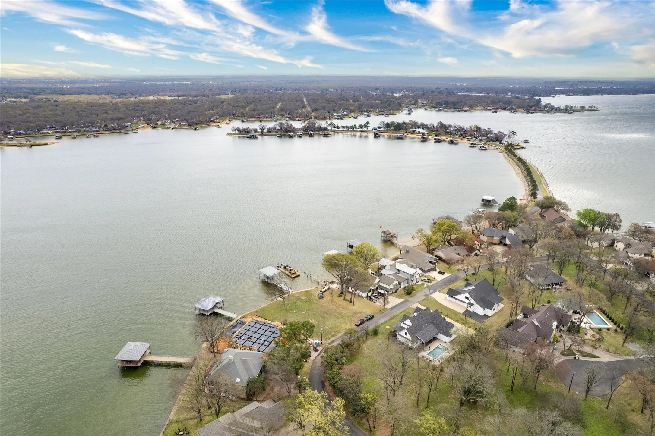 Single Family Residence For Sale in Henderson County , 653 Enchanted Isles Drive, Mabank, Texas 75156, 4 Bedroom, 4 Bathroom, 2 Garage spaces, 2,857 Sqft, built in 2021, mls#21402200, Real Estate Agent in Mabank, Homes For Sale in Henderson county, Homes For Sale in Mabank, Realtor in Mabank Texas, Real Estate Brokerage Independent Realty Texas, Luminita Cordes Realtor