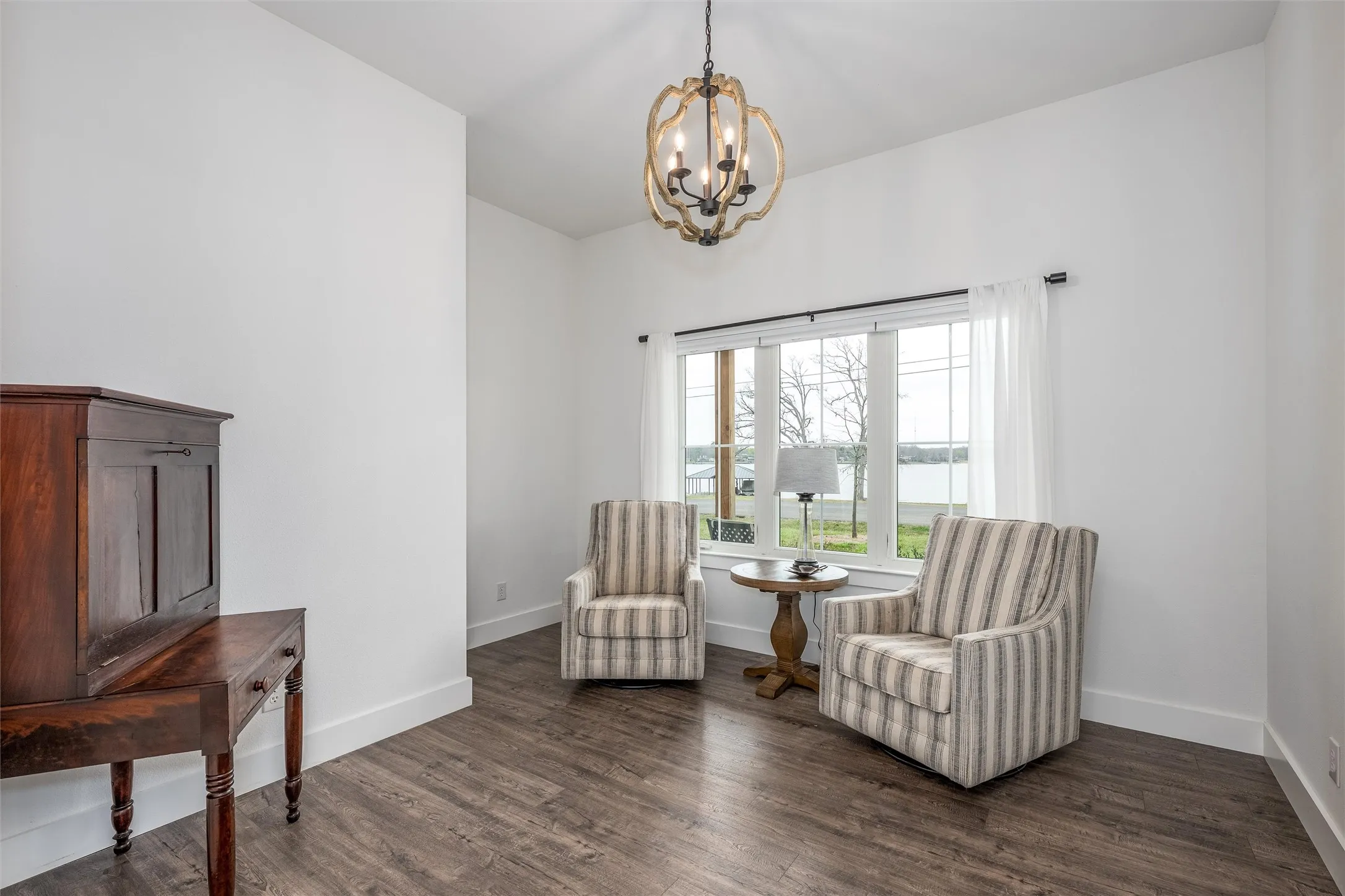 Single Family Residence For Sale in Henderson County , 653 Enchanted Isles Drive, Mabank, Texas 75156, 4 Bedroom, 4 Bathroom, 2 Garage spaces, 2,857 Sqft, built in 2021, mls#21402200, Real Estate Agent in Mabank, Homes For Sale in Henderson county, Homes For Sale in Mabank, Realtor in Mabank Texas, Real Estate Brokerage Independent Realty Texas, Luminita Cordes Realtor