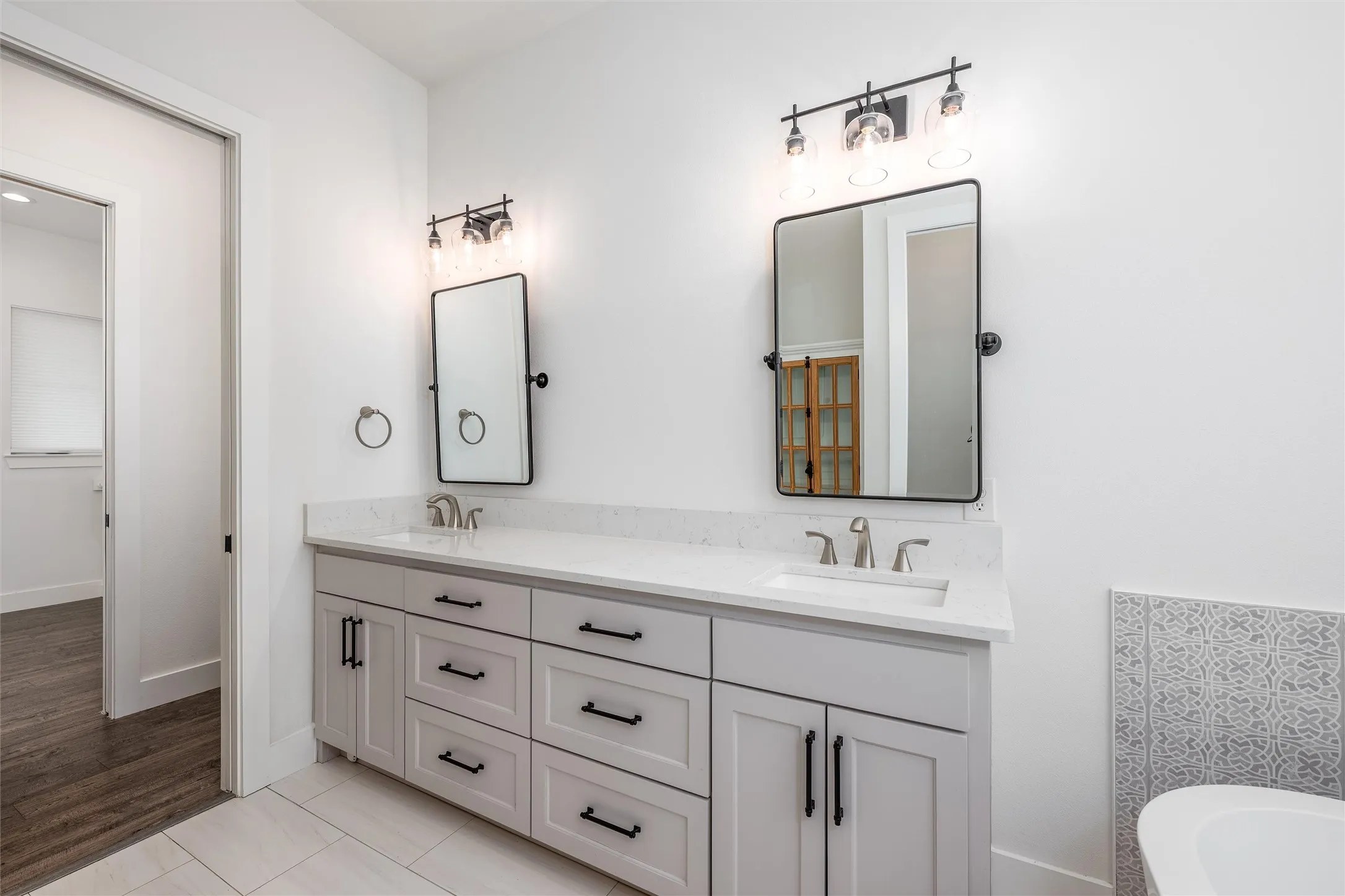 Single Family Residence For Sale in Henderson County , 653 Enchanted Isles Drive, Mabank, Texas 75156, 4 Bedroom, 4 Bathroom, 2 Garage spaces, 2,857 Sqft, built in 2021, mls#21402200, Real Estate Agent in Mabank, Homes For Sale in Henderson county, Homes For Sale in Mabank, Realtor in Mabank Texas, Real Estate Brokerage Independent Realty Texas, Luminita Cordes Realtor