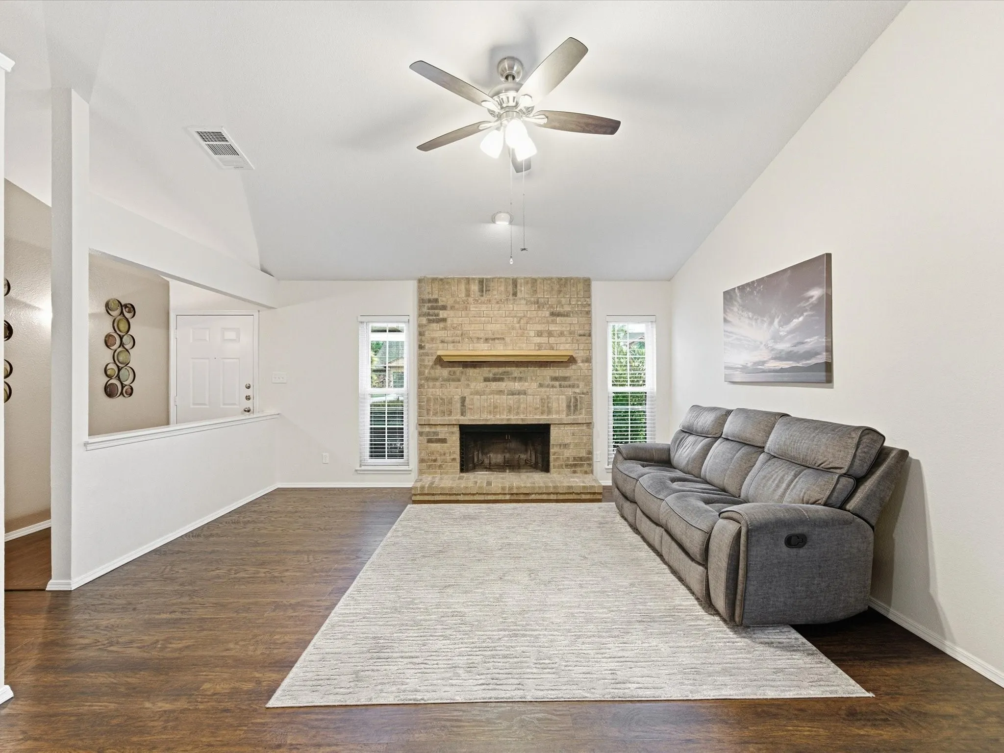 Single Family Residence For Sale in Tarrant County , 1705 Sandy Point Court, Arlington, Texas 76018, 4 Bedroom, 2 Bathroom, 2 Garage spaces, 1,888 Sqft, built in 1986, mls#21400425, Real Estate Agent in Arlington, Homes For Sale in Tarrant county, Homes For Sale in Arlington, Realtor in Arlington Texas, Real Estate Brokerage Independent Realty Texas, Luminita Cordes Realtor