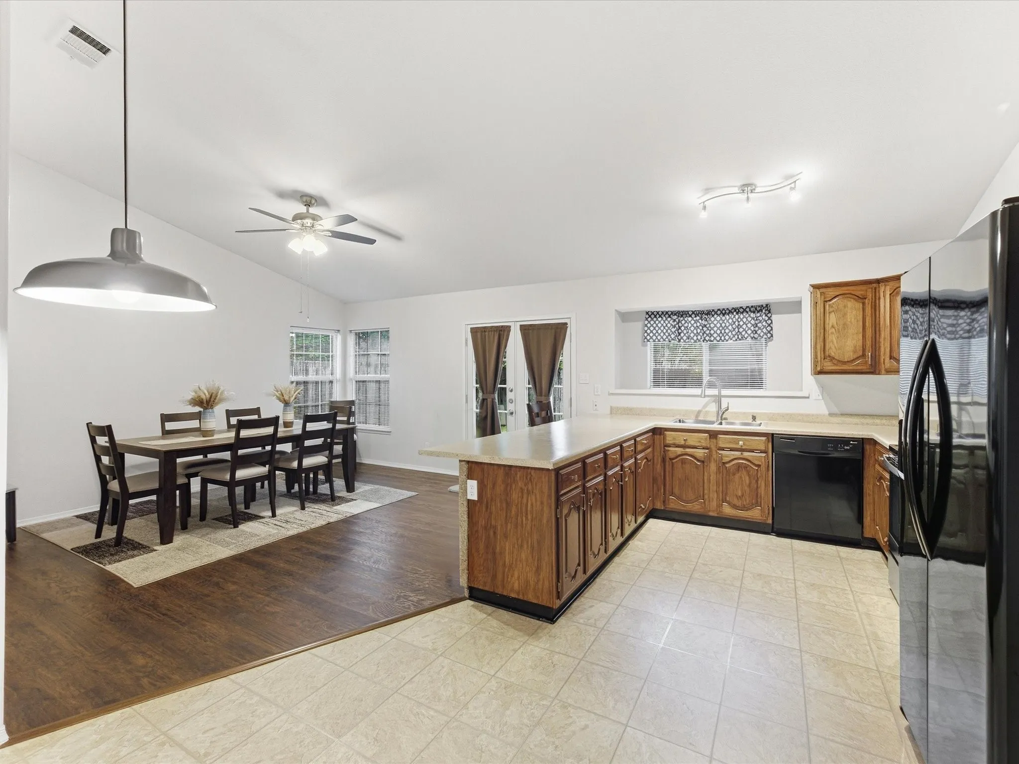 Single Family Residence For Sale in Tarrant County , 1705 Sandy Point Court, Arlington, Texas 76018, 4 Bedroom, 2 Bathroom, 2 Garage spaces, 1,888 Sqft, built in 1986, mls#21400425, Real Estate Agent in Arlington, Homes For Sale in Tarrant county, Homes For Sale in Arlington, Realtor in Arlington Texas, Real Estate Brokerage Independent Realty Texas, Luminita Cordes Realtor