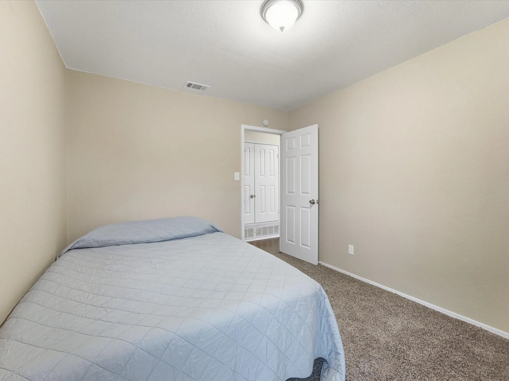 Single Family Residence For Sale in Tarrant County , 1705 Sandy Point Court, Arlington, Texas 76018, 4 Bedroom, 2 Bathroom, 2 Garage spaces, 1,888 Sqft, built in 1986, mls#21400425, Real Estate Agent in Arlington, Homes For Sale in Tarrant county, Homes For Sale in Arlington, Realtor in Arlington Texas, Real Estate Brokerage Independent Realty Texas, Luminita Cordes Realtor