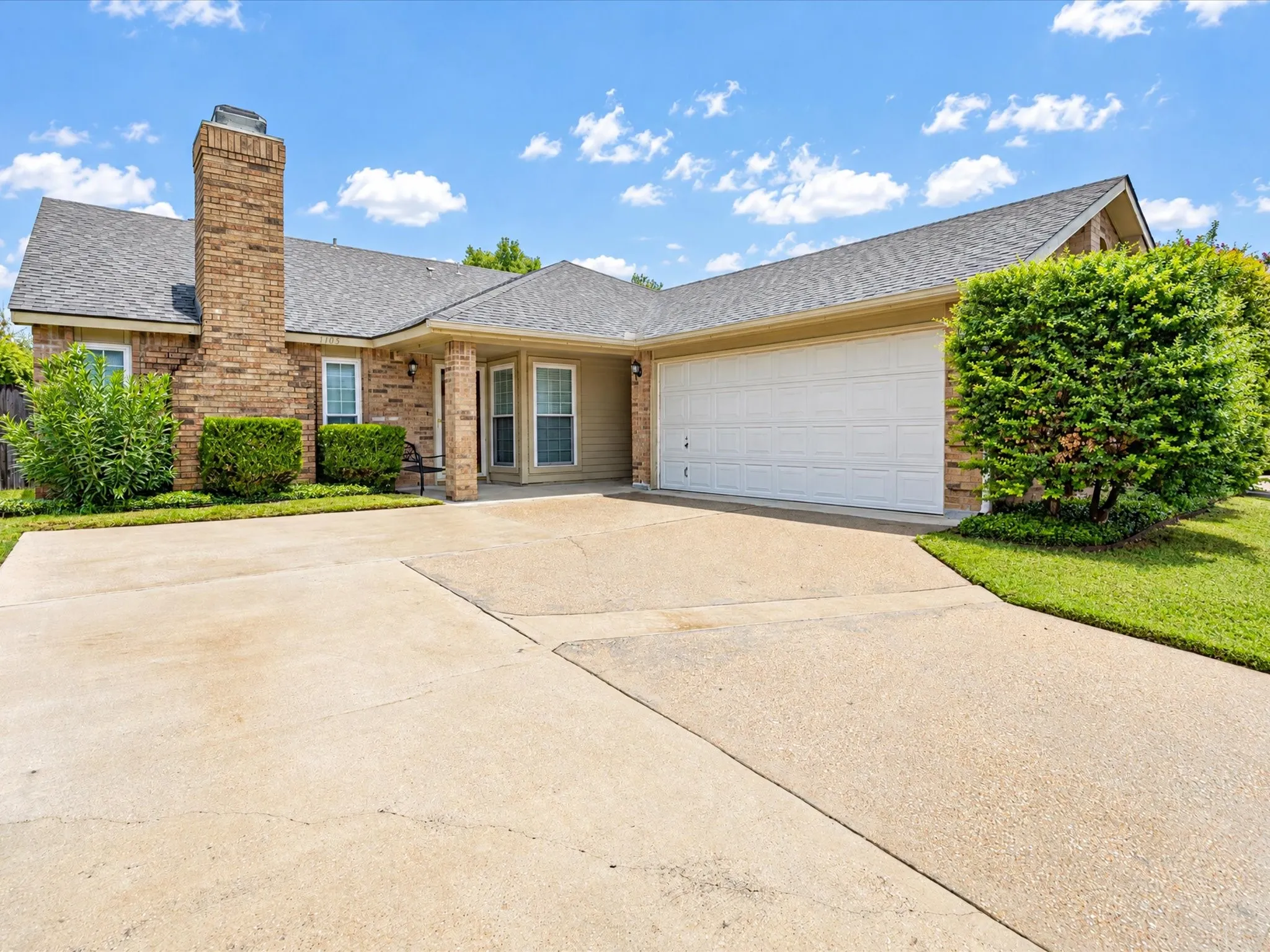 Single Family Residence For Sale in Tarrant County , 1705 Sandy Point Court, Arlington, Texas 76018, 4 Bedroom, 2 Bathroom, 2 Garage spaces, 1,888 Sqft, built in 1986, mls#21400425, Real Estate Agent in Arlington, Homes For Sale in Tarrant county, Homes For Sale in Arlington, Realtor in Arlington Texas, Real Estate Brokerage Independent Realty Texas, Luminita Cordes Realtor