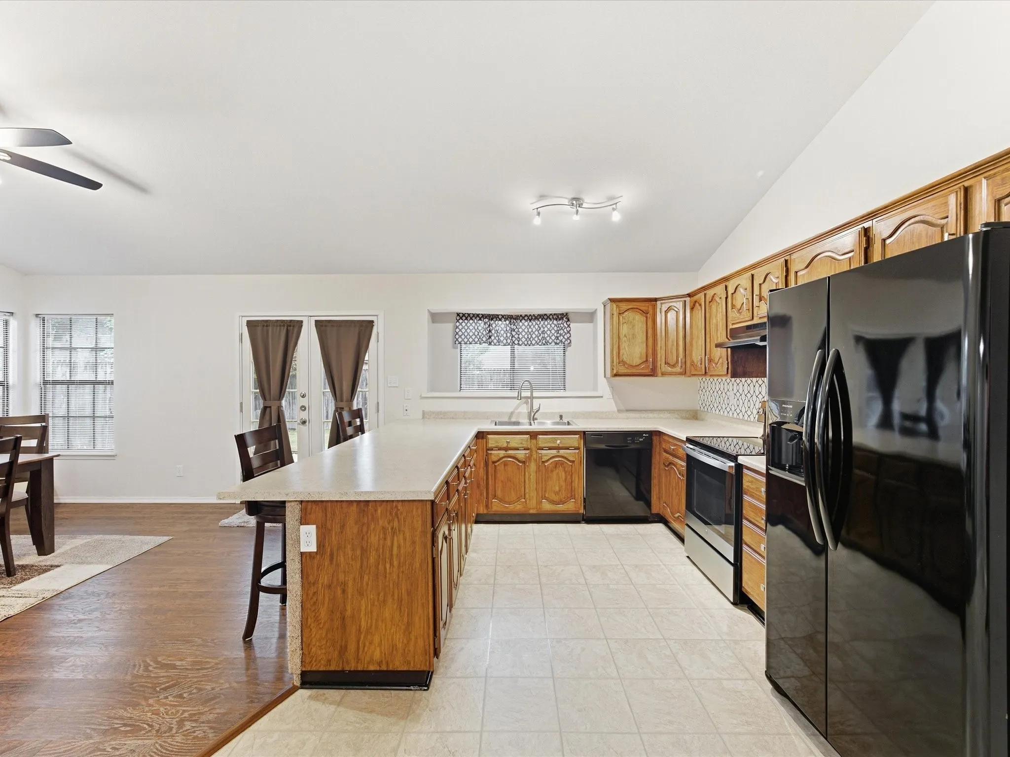 Single Family Residence For Sale in Tarrant County , 1705 Sandy Point Court, Arlington, Texas 76018, 4 Bedroom, 2 Bathroom, 2 Garage spaces, 1,888 Sqft, built in 1986, mls#21400425, Real Estate Agent in Arlington, Homes For Sale in Tarrant county, Homes For Sale in Arlington, Realtor in Arlington Texas, Real Estate Brokerage Independent Realty Texas, Luminita Cordes Realtor