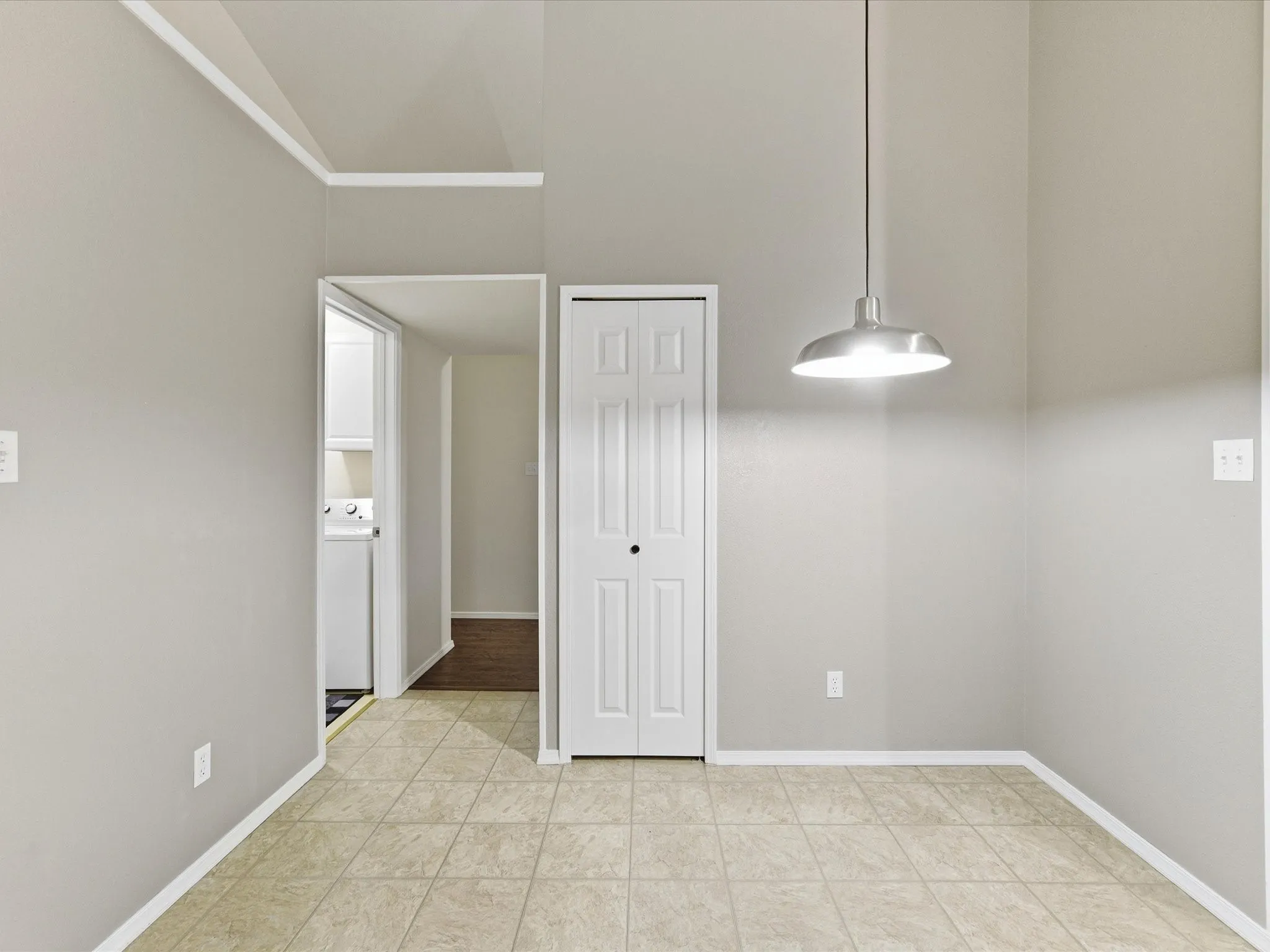 Single Family Residence For Sale in Tarrant County , 1705 Sandy Point Court, Arlington, Texas 76018, 4 Bedroom, 2 Bathroom, 2 Garage spaces, 1,888 Sqft, built in 1986, mls#21400425, Real Estate Agent in Arlington, Homes For Sale in Tarrant county, Homes For Sale in Arlington, Realtor in Arlington Texas, Real Estate Brokerage Independent Realty Texas, Luminita Cordes Realtor