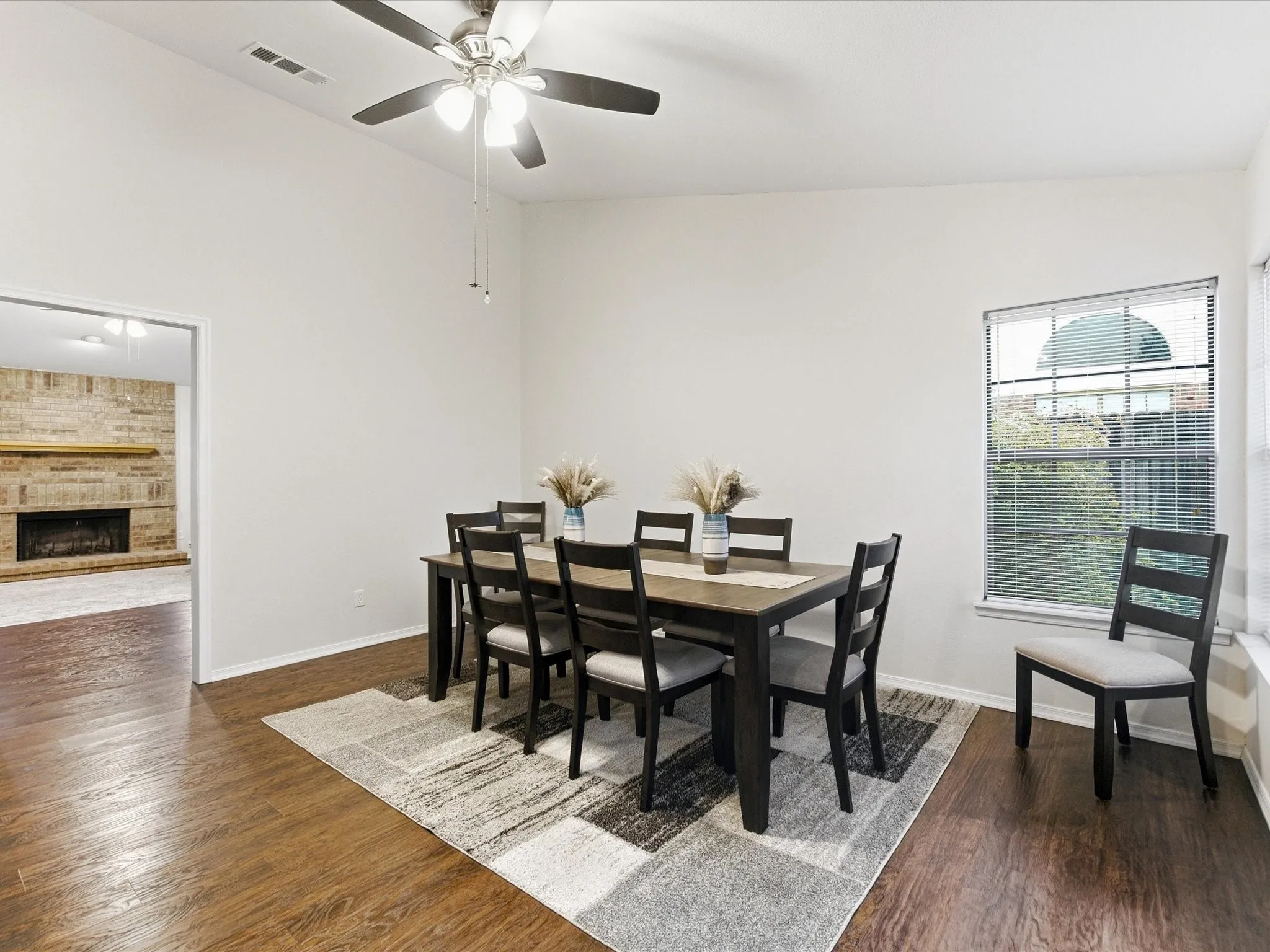 Single Family Residence For Sale in Tarrant County , 1705 Sandy Point Court, Arlington, Texas 76018, 4 Bedroom, 2 Bathroom, 2 Garage spaces, 1,888 Sqft, built in 1986, mls#21400425, Real Estate Agent in Arlington, Homes For Sale in Tarrant county, Homes For Sale in Arlington, Realtor in Arlington Texas, Real Estate Brokerage Independent Realty Texas, Luminita Cordes Realtor