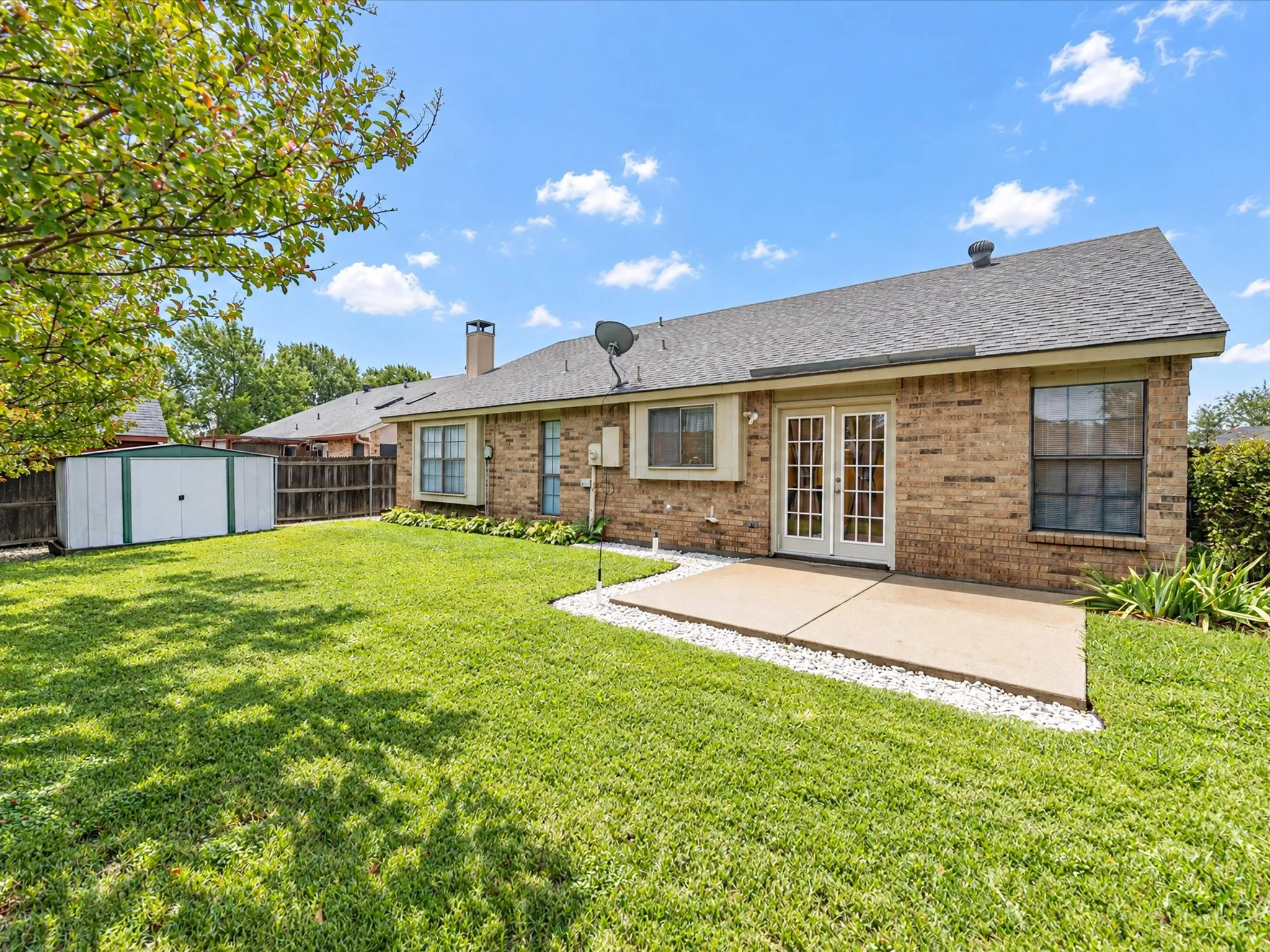 Single Family Residence For Sale in Tarrant County , 1705 Sandy Point Court, Arlington, Texas 76018, 4 Bedroom, 2 Bathroom, 2 Garage spaces, 1,888 Sqft, built in 1986, mls#21400425, Real Estate Agent in Arlington, Homes For Sale in Tarrant county, Homes For Sale in Arlington, Realtor in Arlington Texas, Real Estate Brokerage Independent Realty Texas, Luminita Cordes Realtor