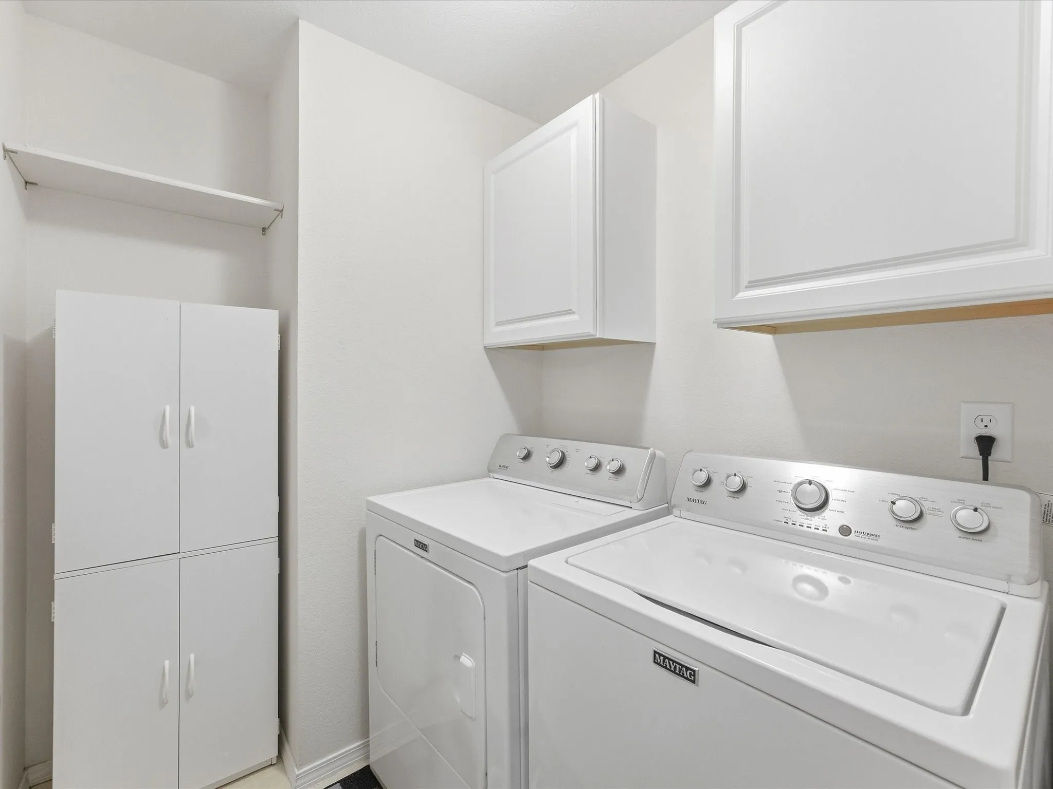 Single Family Residence For Sale in Tarrant County , 1705 Sandy Point Court, Arlington, Texas 76018, 4 Bedroom, 2 Bathroom, 2 Garage spaces, 1,888 Sqft, built in 1986, mls#21400425, Real Estate Agent in Arlington, Homes For Sale in Tarrant county, Homes For Sale in Arlington, Realtor in Arlington Texas, Real Estate Brokerage Independent Realty Texas, Luminita Cordes Realtor