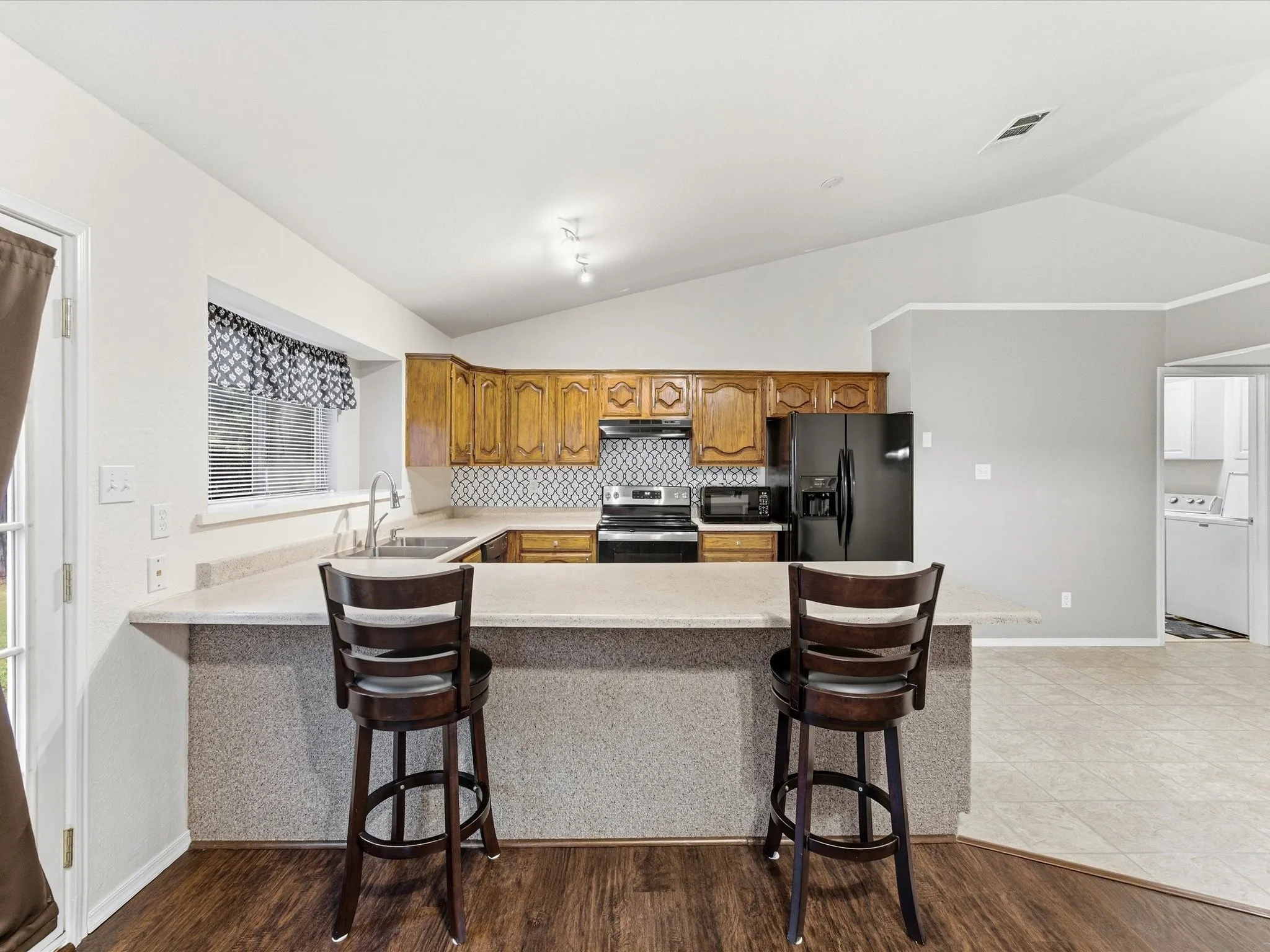 Single Family Residence For Sale in Tarrant County , 1705 Sandy Point Court, Arlington, Texas 76018, 4 Bedroom, 2 Bathroom, 2 Garage spaces, 1,888 Sqft, built in 1986, mls#21400425, Real Estate Agent in Arlington, Homes For Sale in Tarrant county, Homes For Sale in Arlington, Realtor in Arlington Texas, Real Estate Brokerage Independent Realty Texas, Luminita Cordes Realtor