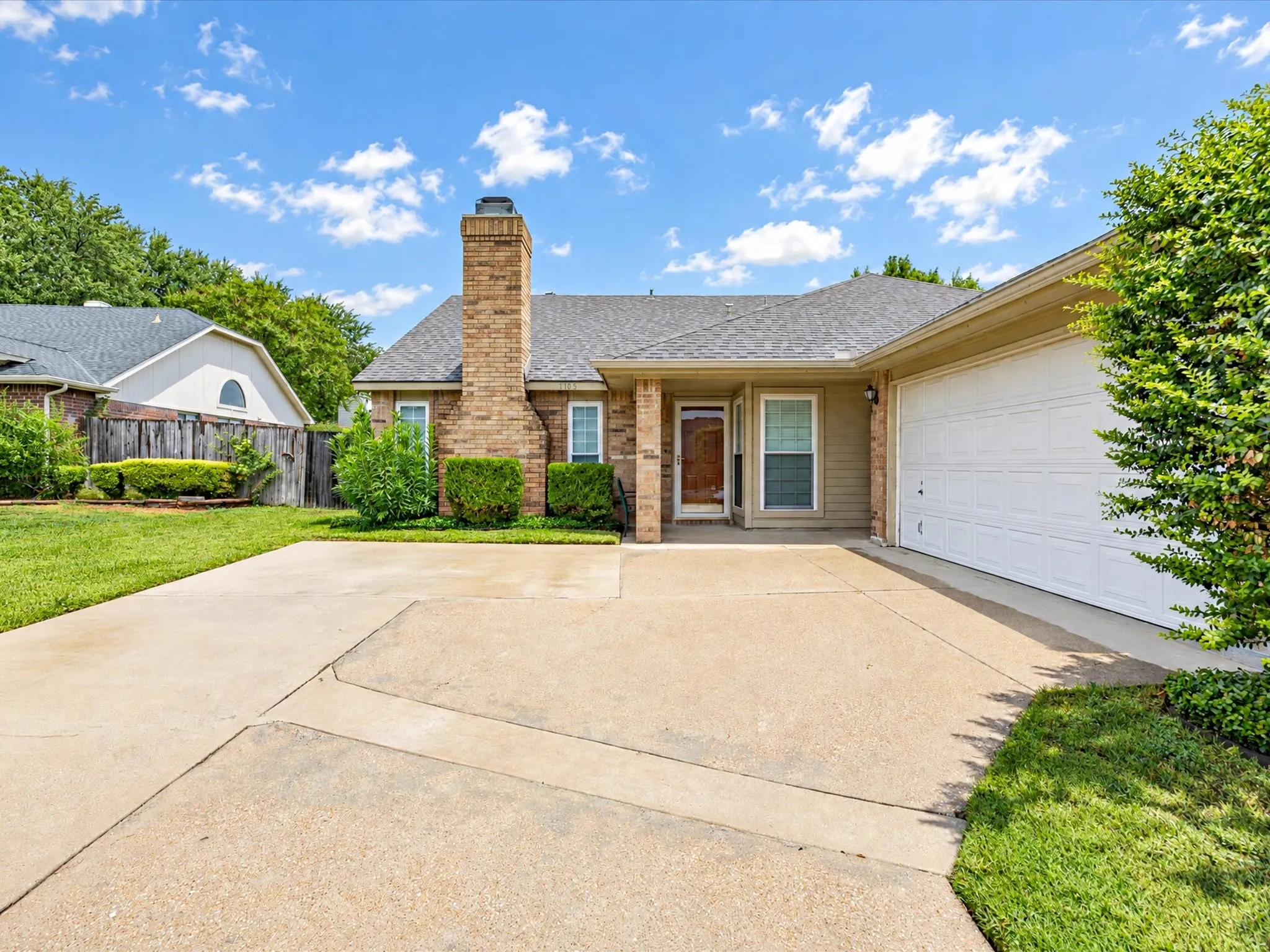 Single Family Residence For Sale in Tarrant County , 1705 Sandy Point Court, Arlington, Texas 76018, 4 Bedroom, 2 Bathroom, 2 Garage spaces, 1,888 Sqft, built in 1986, mls#21400425, Real Estate Agent in Arlington, Homes For Sale in Tarrant county, Homes For Sale in Arlington, Realtor in Arlington Texas, Real Estate Brokerage Independent Realty Texas, Luminita Cordes Realtor
