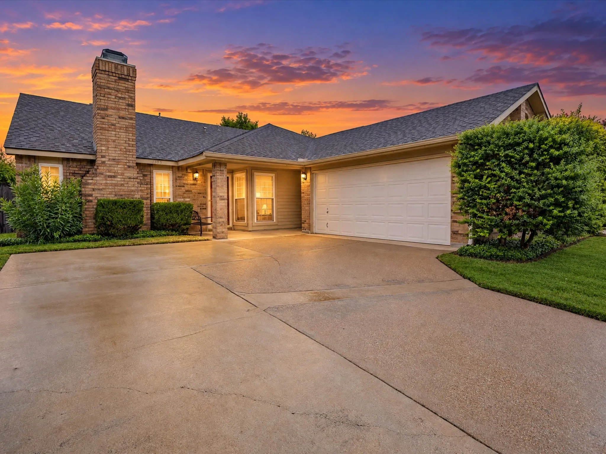 Single Family Residence For Sale in Tarrant County , 1705 Sandy Point Court, Arlington, Texas 76018, 4 Bedroom, 2 Bathroom, 2 Garage spaces, 1,888 Sqft, built in 1986, mls#21400425, Real Estate Agent in Arlington, Homes For Sale in Tarrant county, Homes For Sale in Arlington, Realtor in Arlington Texas, Real Estate Brokerage Independent Realty Texas, Luminita Cordes Realtor