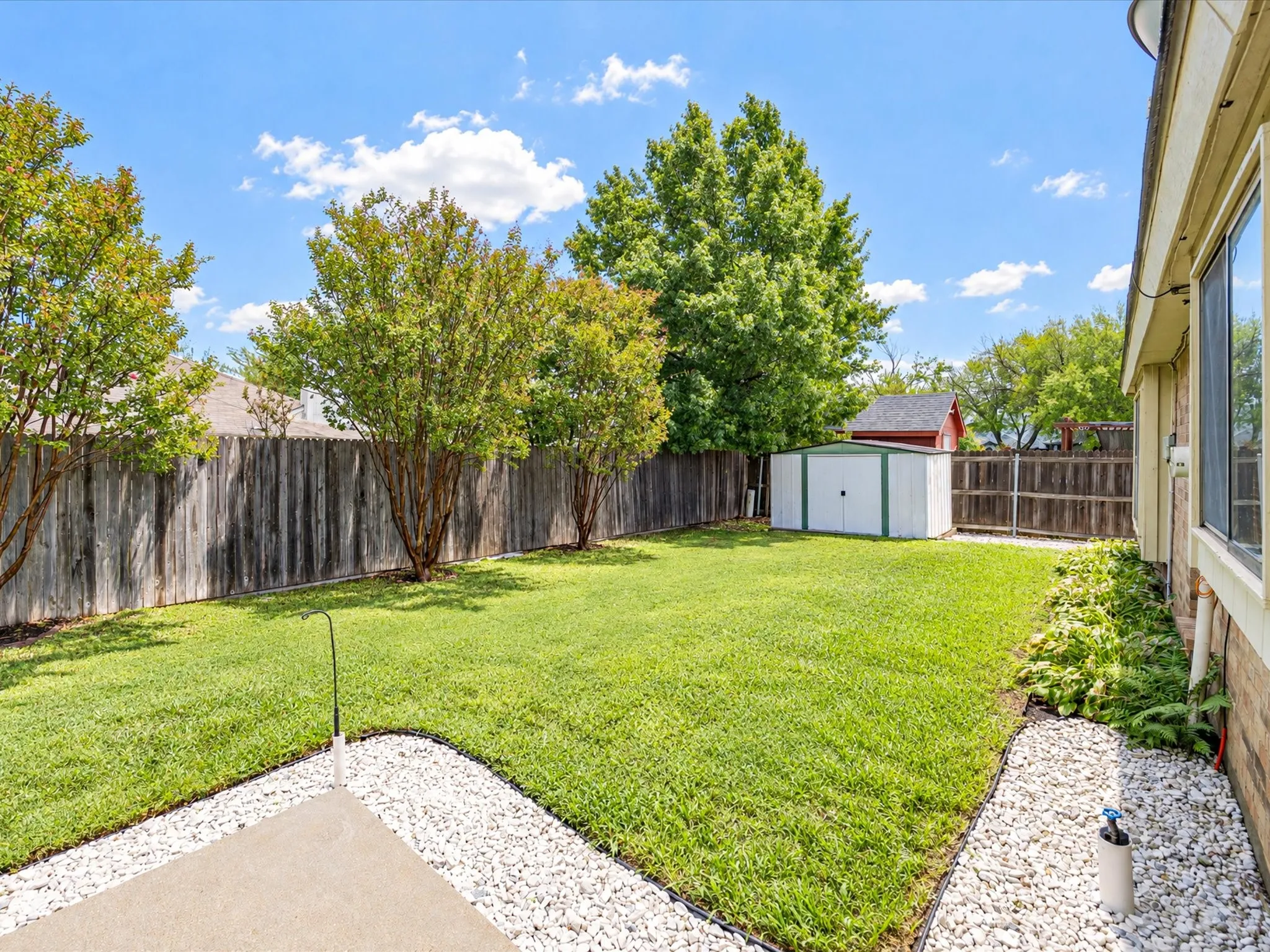 Single Family Residence For Sale in Tarrant County , 1705 Sandy Point Court, Arlington, Texas 76018, 4 Bedroom, 2 Bathroom, 2 Garage spaces, 1,888 Sqft, built in 1986, mls#21400425, Real Estate Agent in Arlington, Homes For Sale in Tarrant county, Homes For Sale in Arlington, Realtor in Arlington Texas, Real Estate Brokerage Independent Realty Texas, Luminita Cordes Realtor