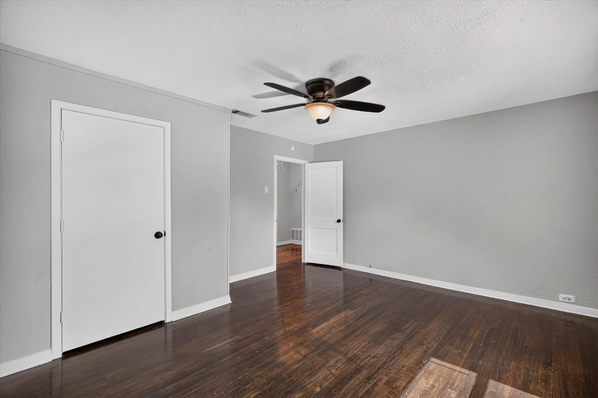 Single Family Residence For Sale in Parker County , 1412 Sloan Street, Weatherford, Texas 76086, 3 Bedroom, 2 Bathroom, Garage spaces, 1,566 Sqft, built in 1977, mls#21402225, Real Estate Agent in Weatherford, Homes For Sale in Parker county, Homes For Sale in Weatherford, Realtor in Weatherford Texas, Real Estate Brokerage Independent Realty Texas, Luminita Cordes Realtor