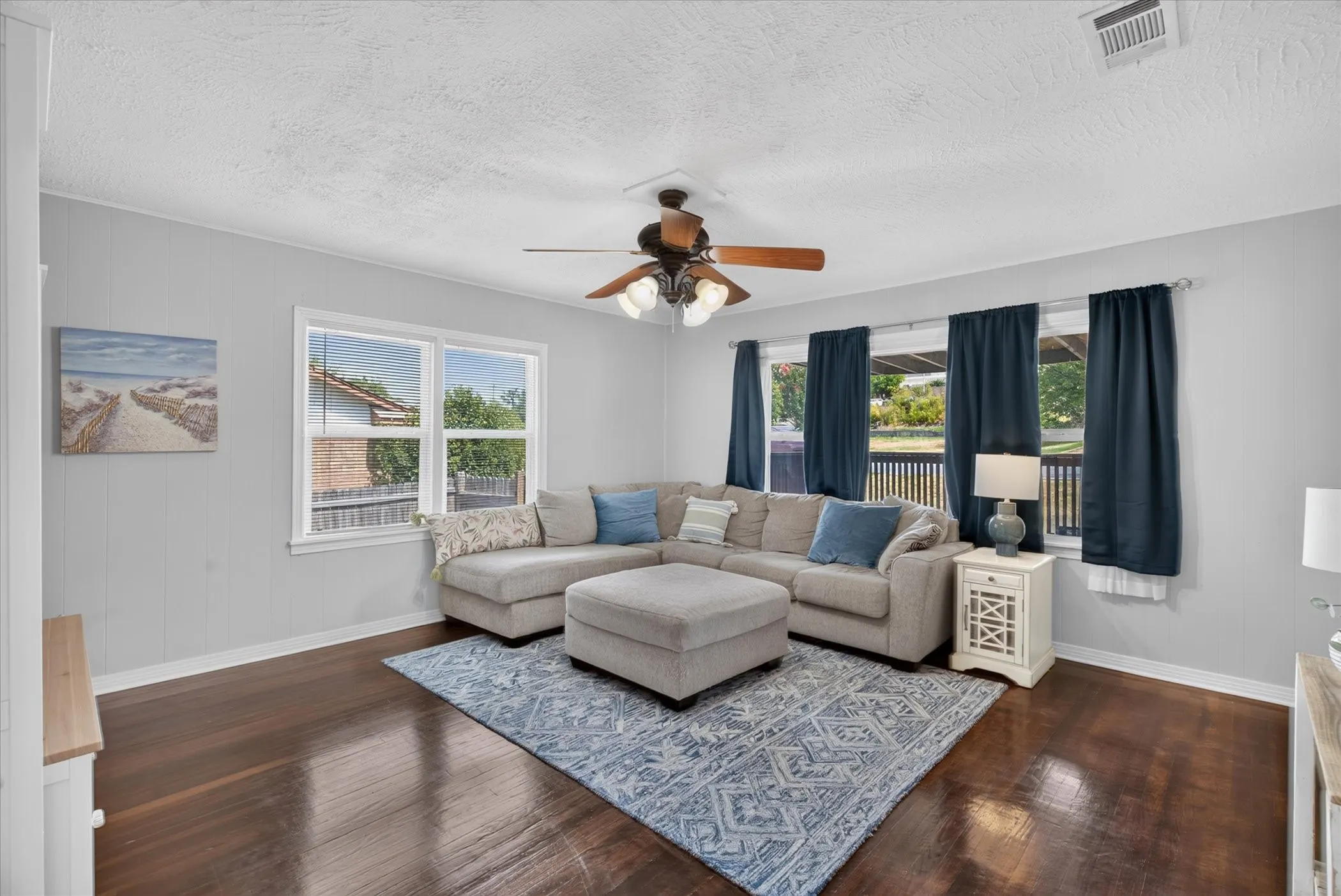 Single Family Residence For Sale in Parker County , 1412 Sloan Street, Weatherford, Texas 76086, 3 Bedroom, 2 Bathroom, Garage spaces, 1,566 Sqft, built in 1977, mls#21402225, Real Estate Agent in Weatherford, Homes For Sale in Parker county, Homes For Sale in Weatherford, Realtor in Weatherford Texas, Real Estate Brokerage Independent Realty Texas, Luminita Cordes Realtor