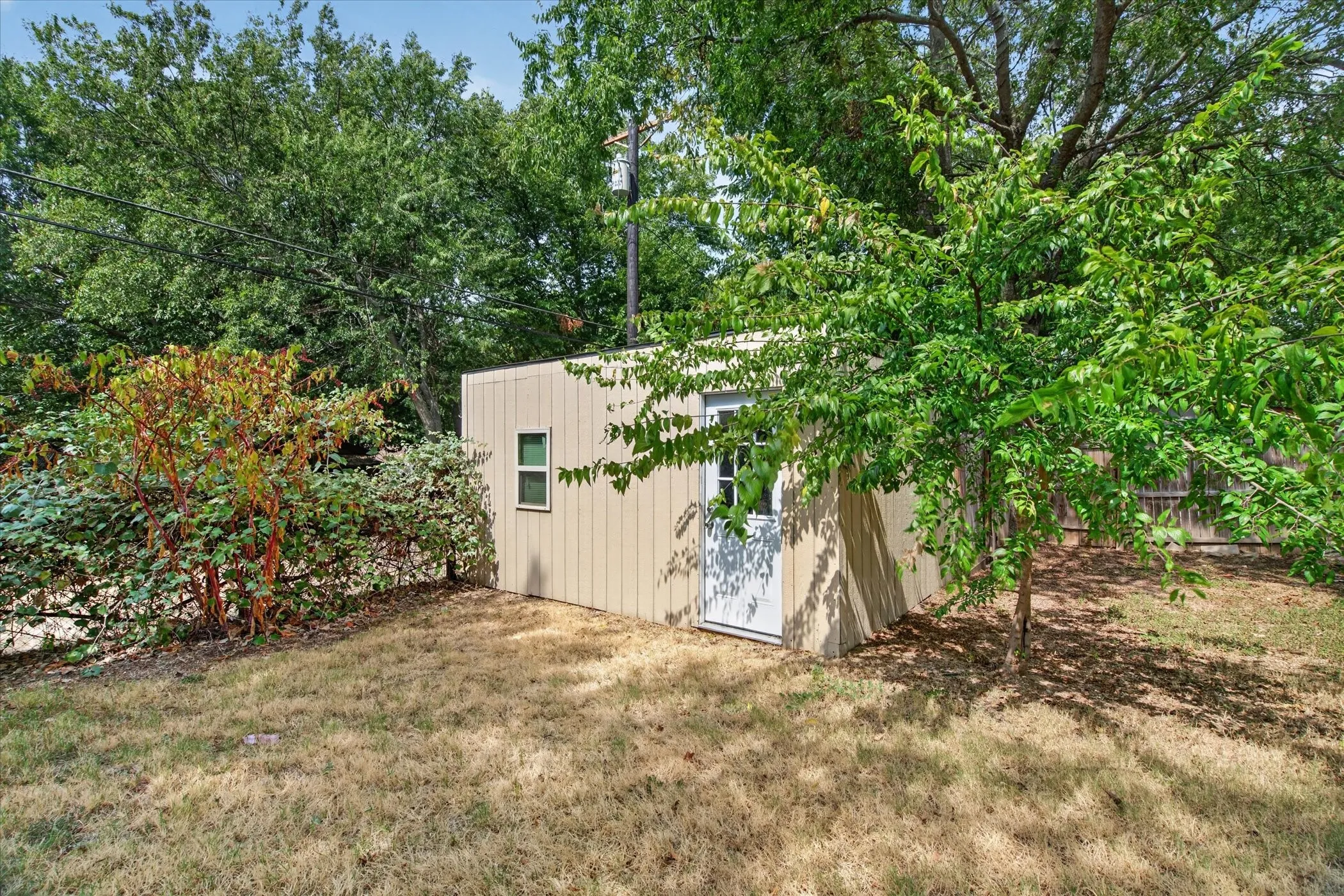 Single Family Residence For Sale in Parker County , 1412 Sloan Street, Weatherford, Texas 76086, 3 Bedroom, 2 Bathroom, Garage spaces, 1,566 Sqft, built in 1977, mls#21402225, Real Estate Agent in Weatherford, Homes For Sale in Parker county, Homes For Sale in Weatherford, Realtor in Weatherford Texas, Real Estate Brokerage Independent Realty Texas, Luminita Cordes Realtor