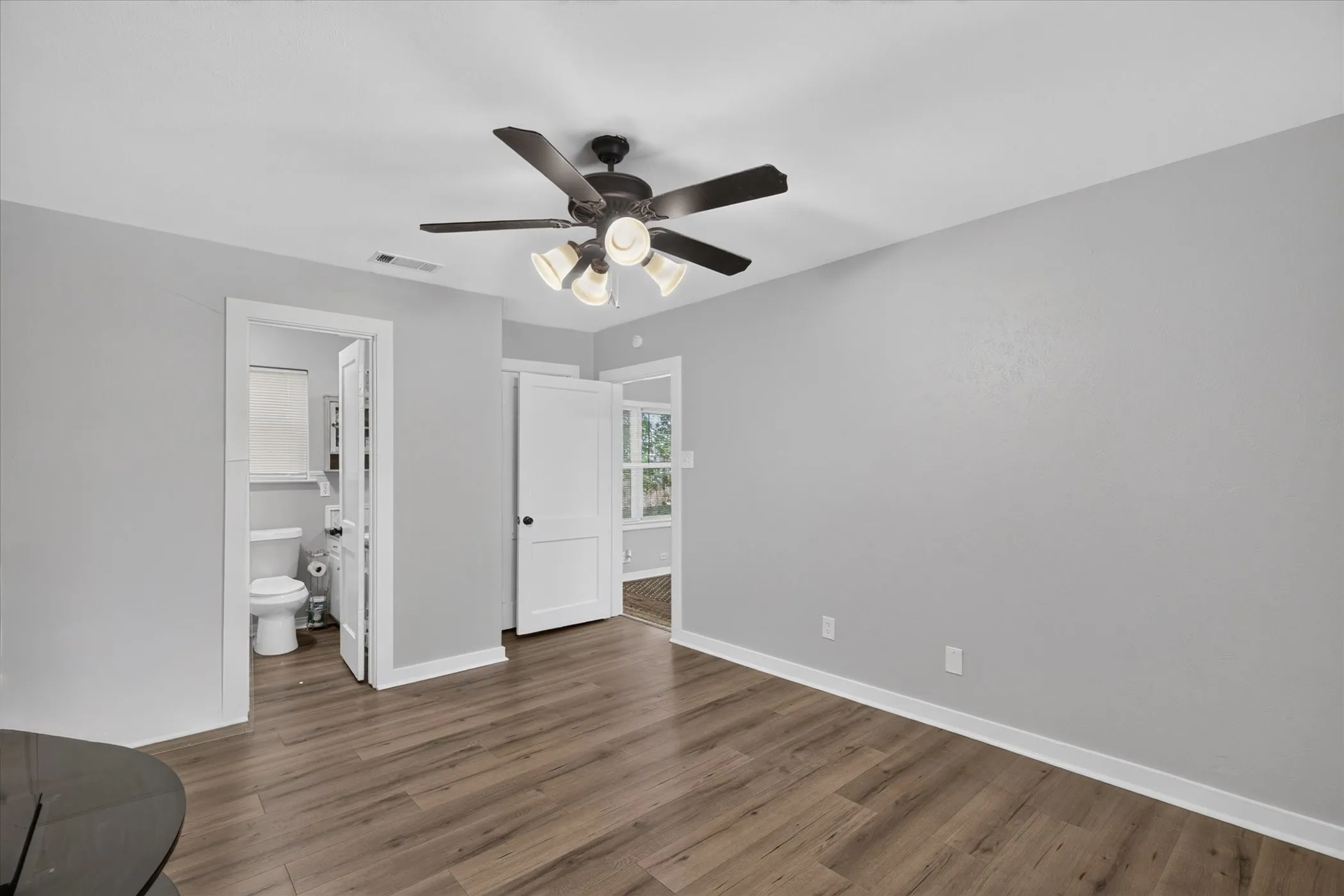 Single Family Residence For Sale in Parker County , 1412 Sloan Street, Weatherford, Texas 76086, 3 Bedroom, 2 Bathroom, Garage spaces, 1,566 Sqft, built in 1977, mls#21402225, Real Estate Agent in Weatherford, Homes For Sale in Parker county, Homes For Sale in Weatherford, Realtor in Weatherford Texas, Real Estate Brokerage Independent Realty Texas, Luminita Cordes Realtor