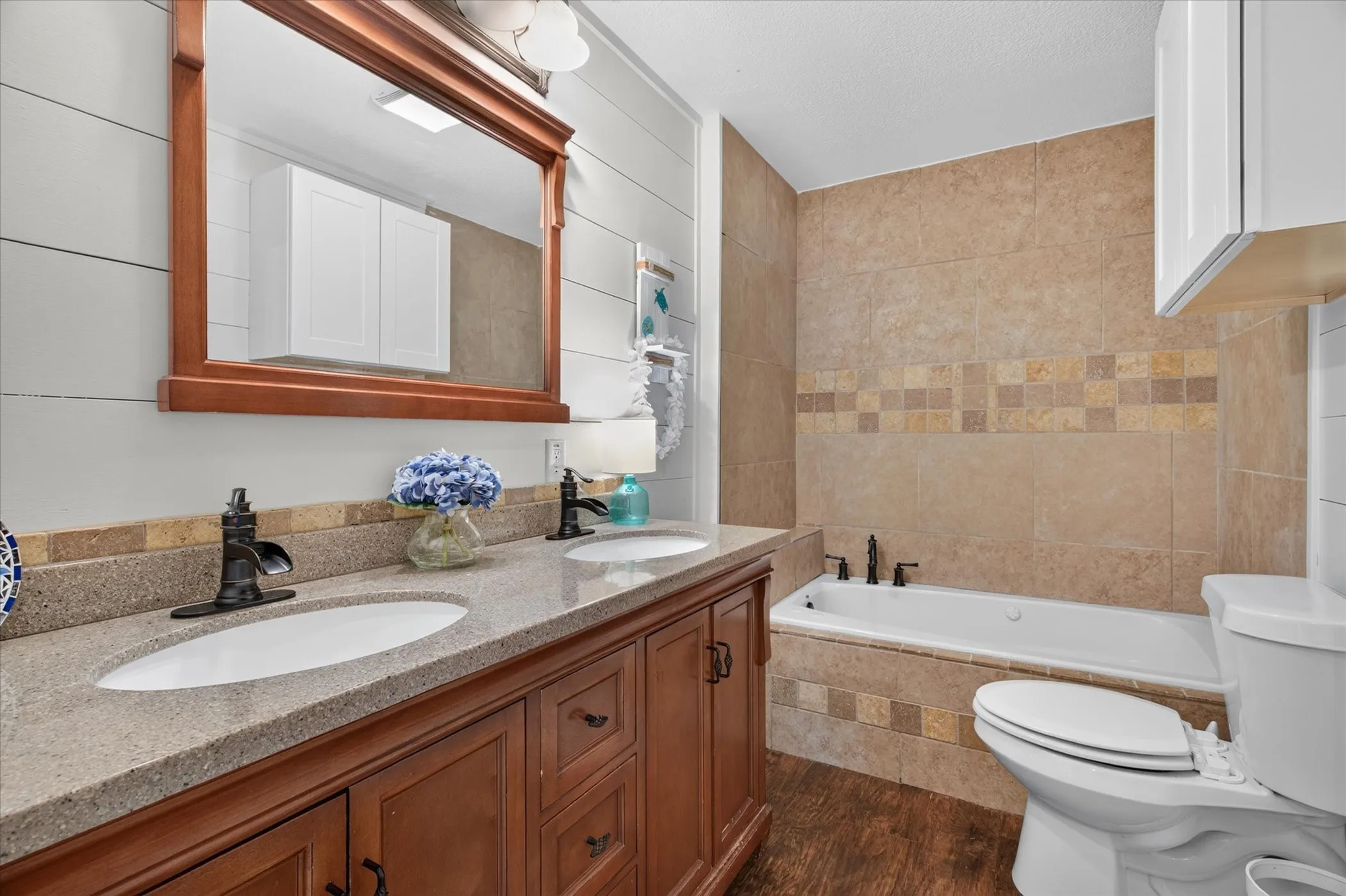 Single Family Residence For Sale in Parker County , 1412 Sloan Street, Weatherford, Texas 76086, 3 Bedroom, 2 Bathroom, Garage spaces, 1,566 Sqft, built in 1977, mls#21402225, Real Estate Agent in Weatherford, Homes For Sale in Parker county, Homes For Sale in Weatherford, Realtor in Weatherford Texas, Real Estate Brokerage Independent Realty Texas, Luminita Cordes Realtor