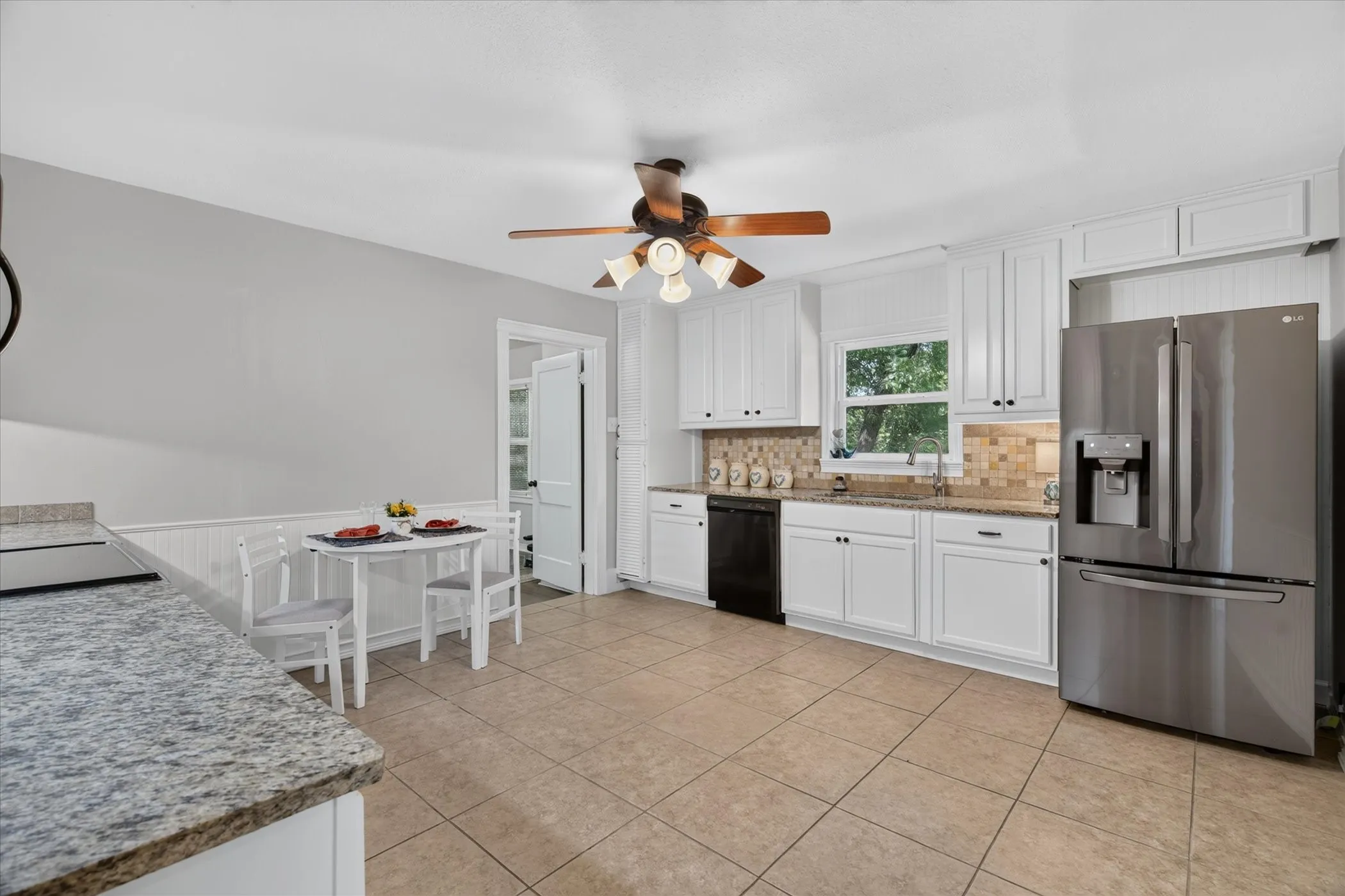 Single Family Residence For Sale in Parker County , 1412 Sloan Street, Weatherford, Texas 76086, 3 Bedroom, 2 Bathroom, Garage spaces, 1,566 Sqft, built in 1977, mls#21402225, Real Estate Agent in Weatherford, Homes For Sale in Parker county, Homes For Sale in Weatherford, Realtor in Weatherford Texas, Real Estate Brokerage Independent Realty Texas, Luminita Cordes Realtor