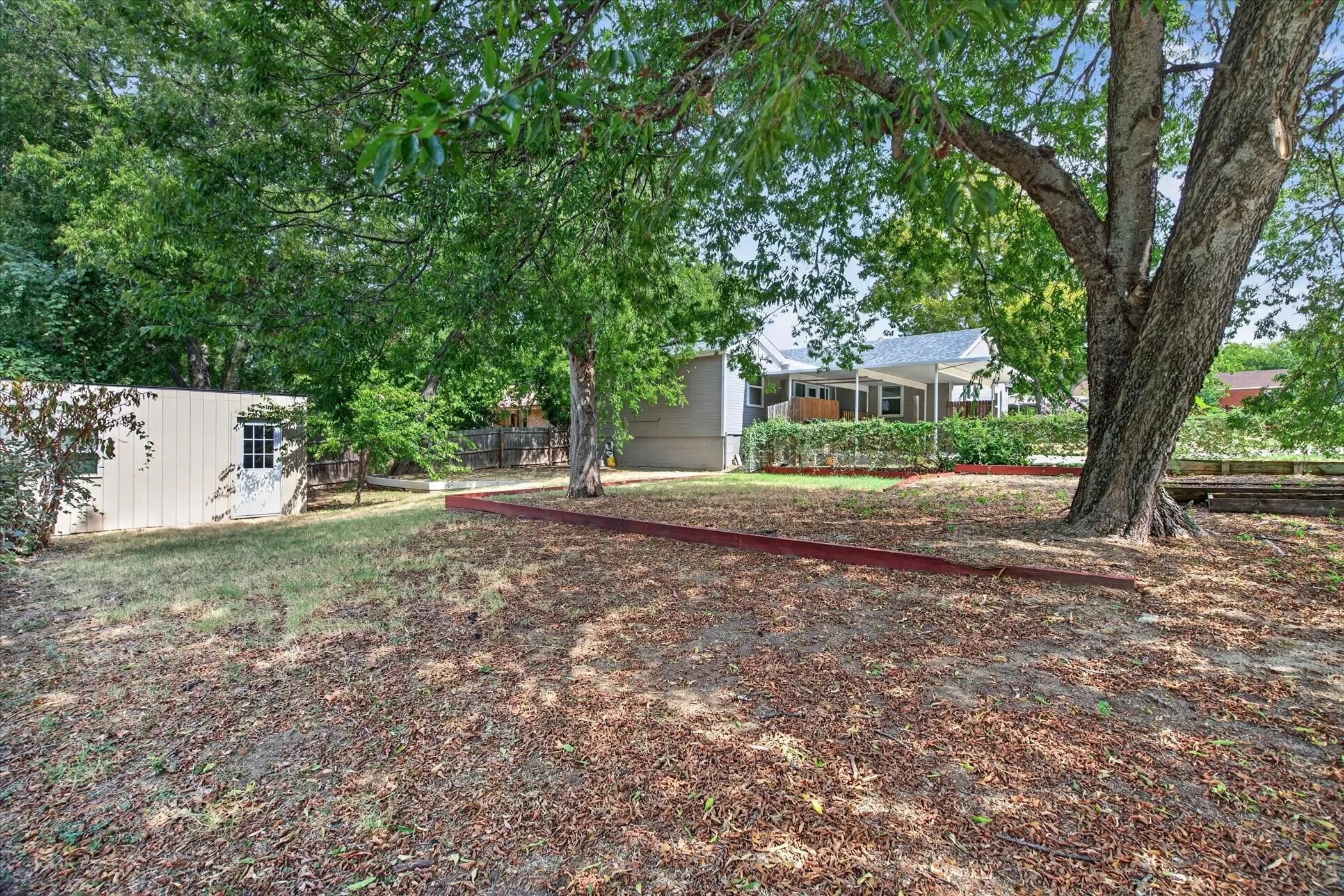 Single Family Residence For Sale in Parker County , 1412 Sloan Street, Weatherford, Texas 76086, 3 Bedroom, 2 Bathroom, Garage spaces, 1,566 Sqft, built in 1977, mls#21402225, Real Estate Agent in Weatherford, Homes For Sale in Parker county, Homes For Sale in Weatherford, Realtor in Weatherford Texas, Real Estate Brokerage Independent Realty Texas, Luminita Cordes Realtor